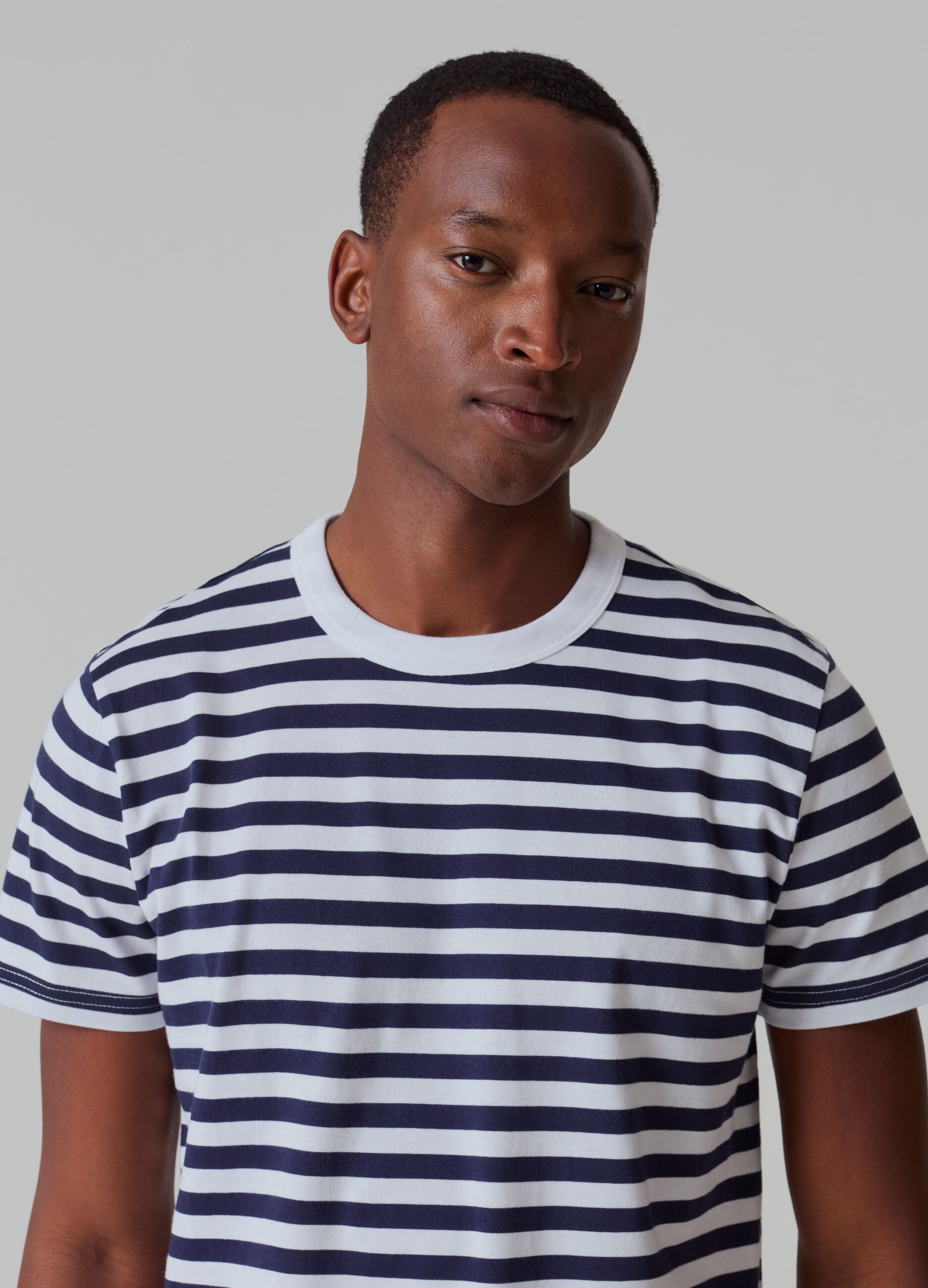 Striped T-shirt with round neck_0