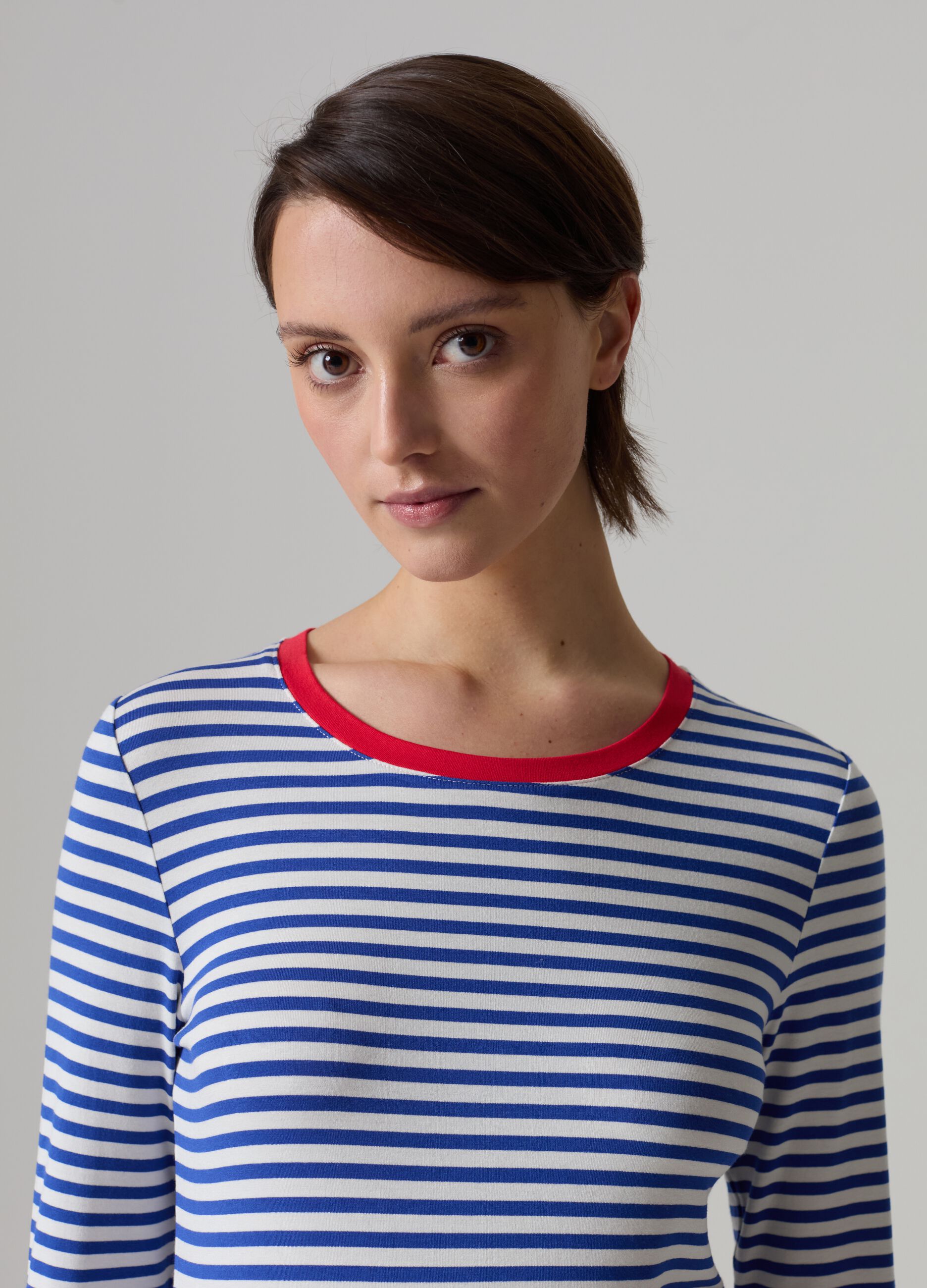 Striped T-shirt with contrasting edging_1