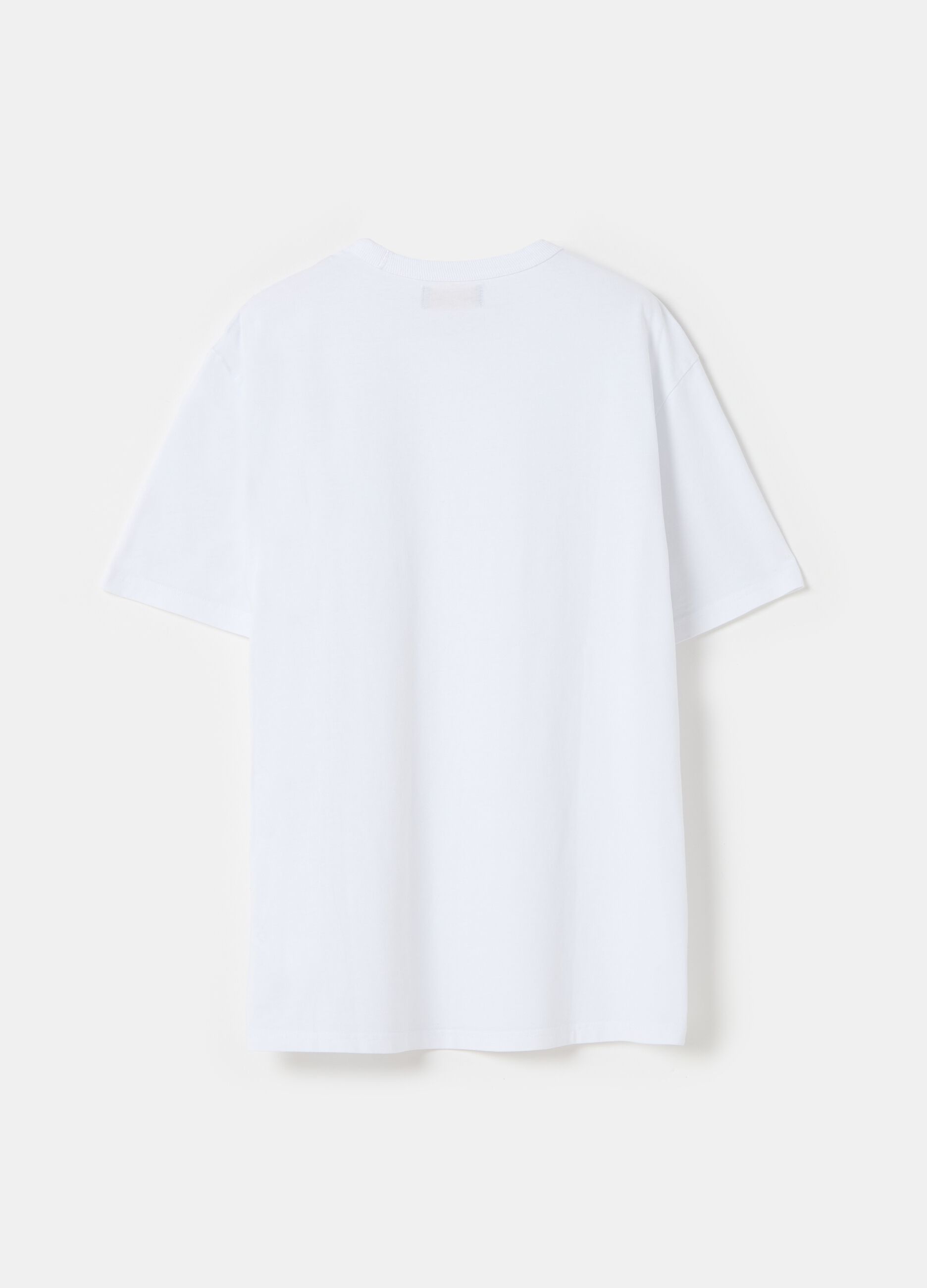 T-shirt with round neck and pocket
