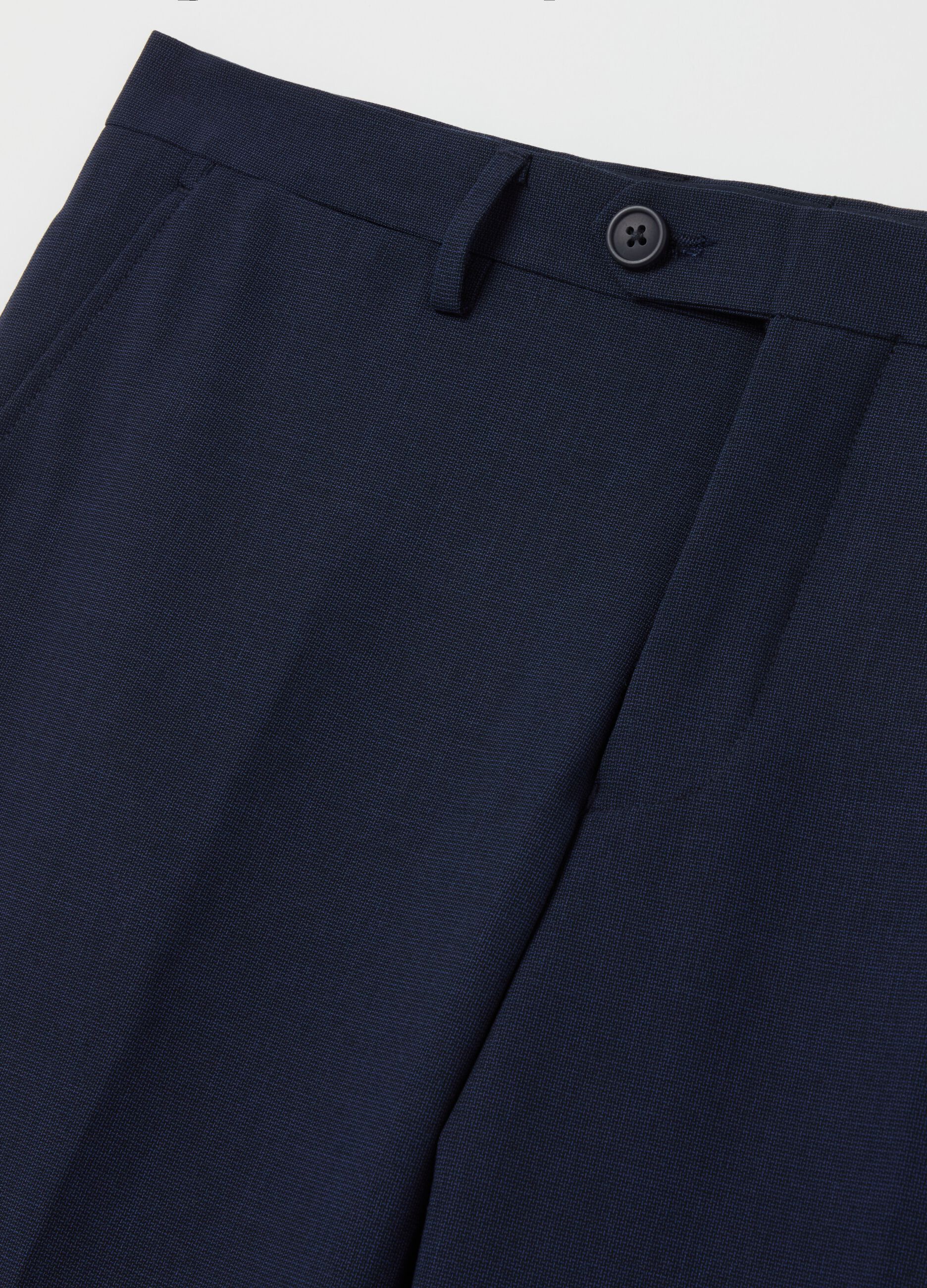 Pantalón slim fit con microestampado