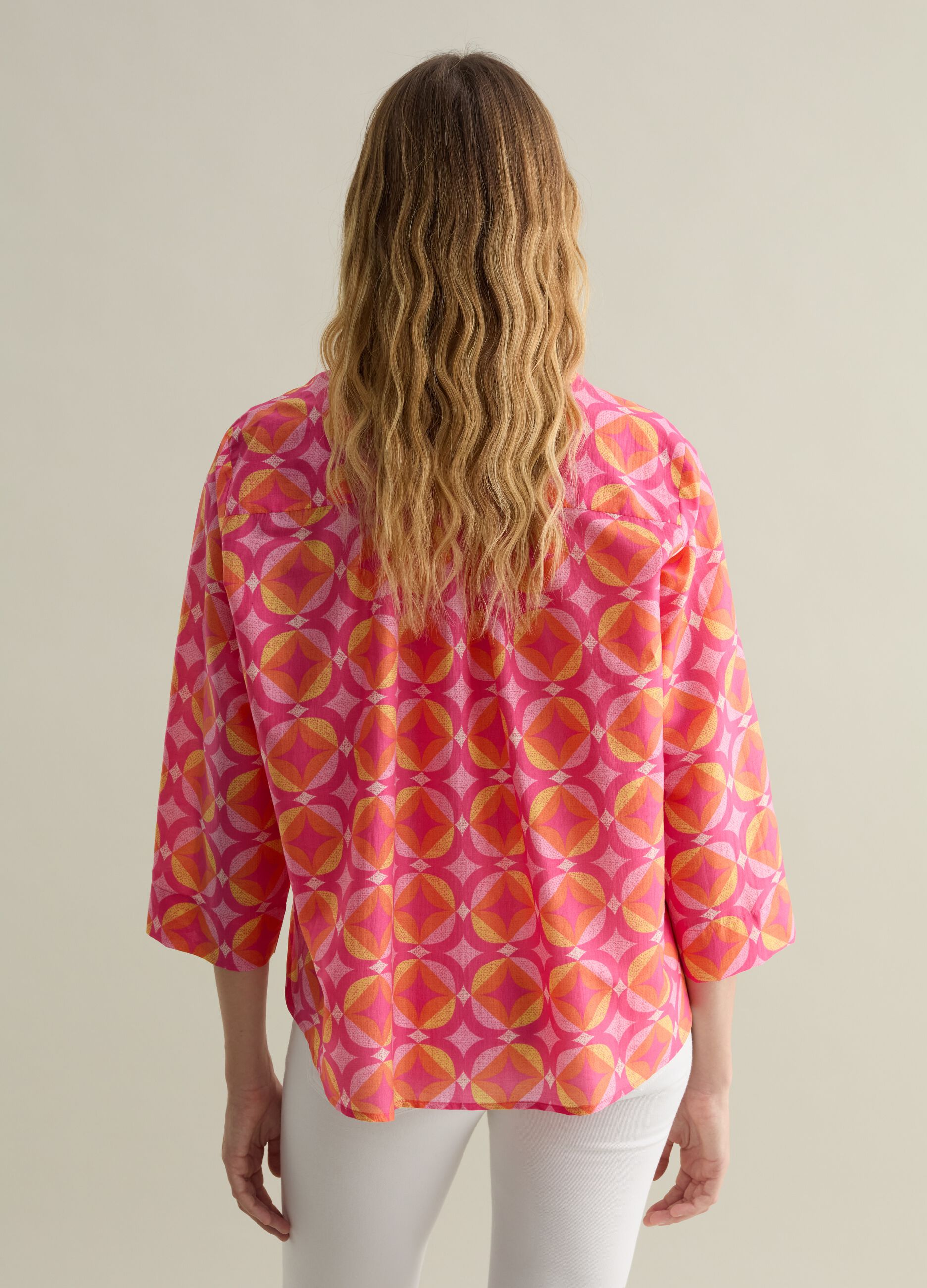 Shirt with optical pattern
