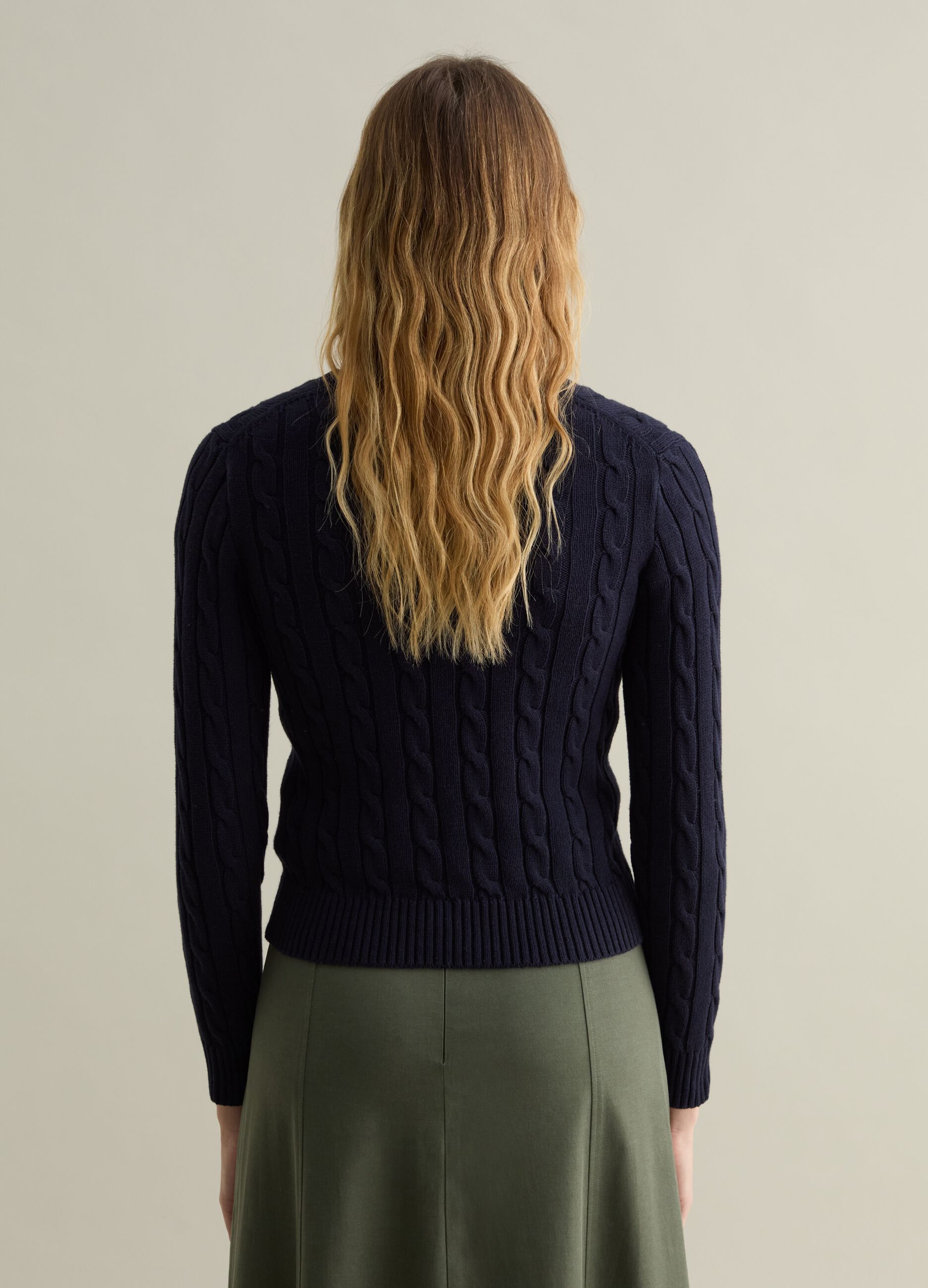 Cable-knit pullover with V neck_2