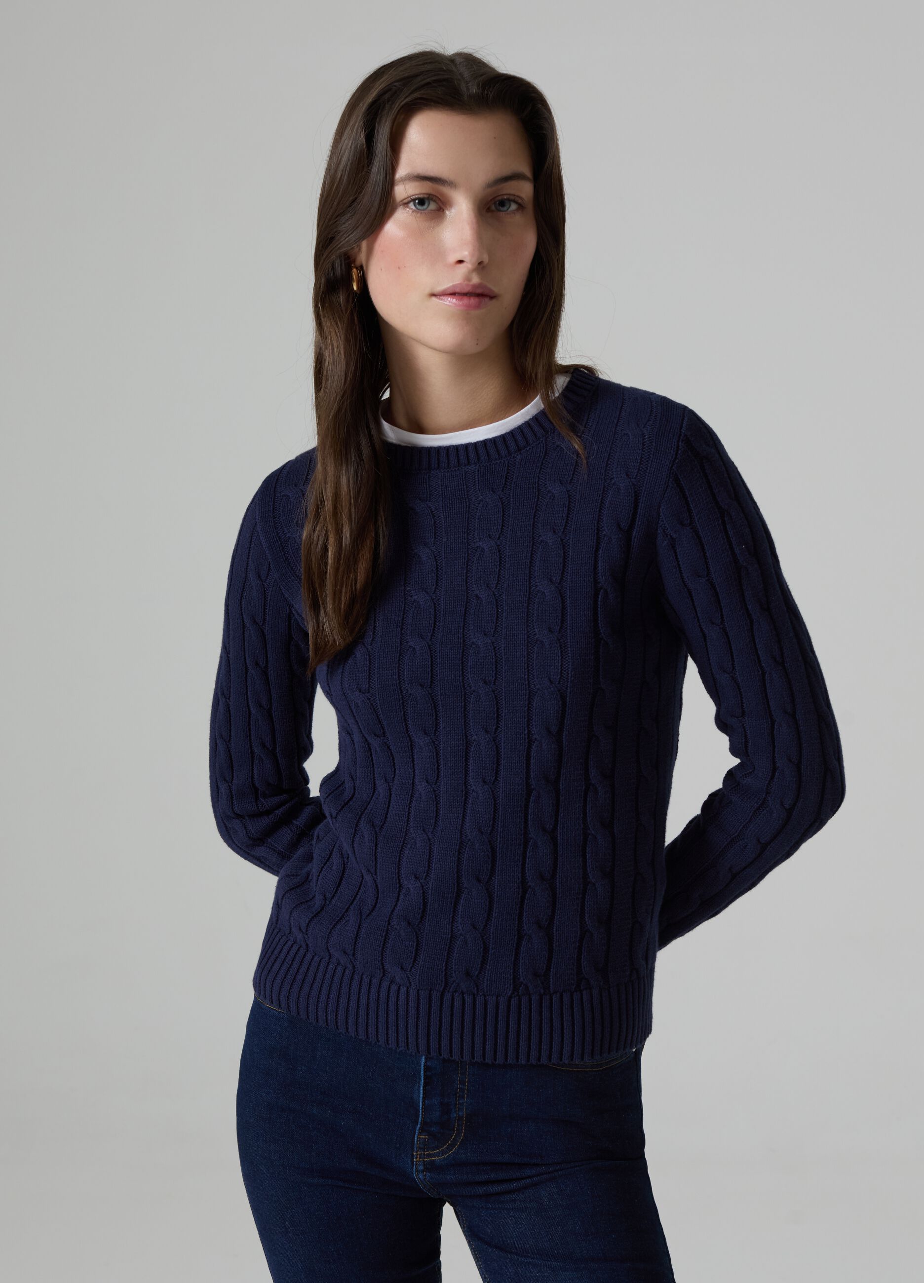 Ribbed pullover with cable-knit design_0