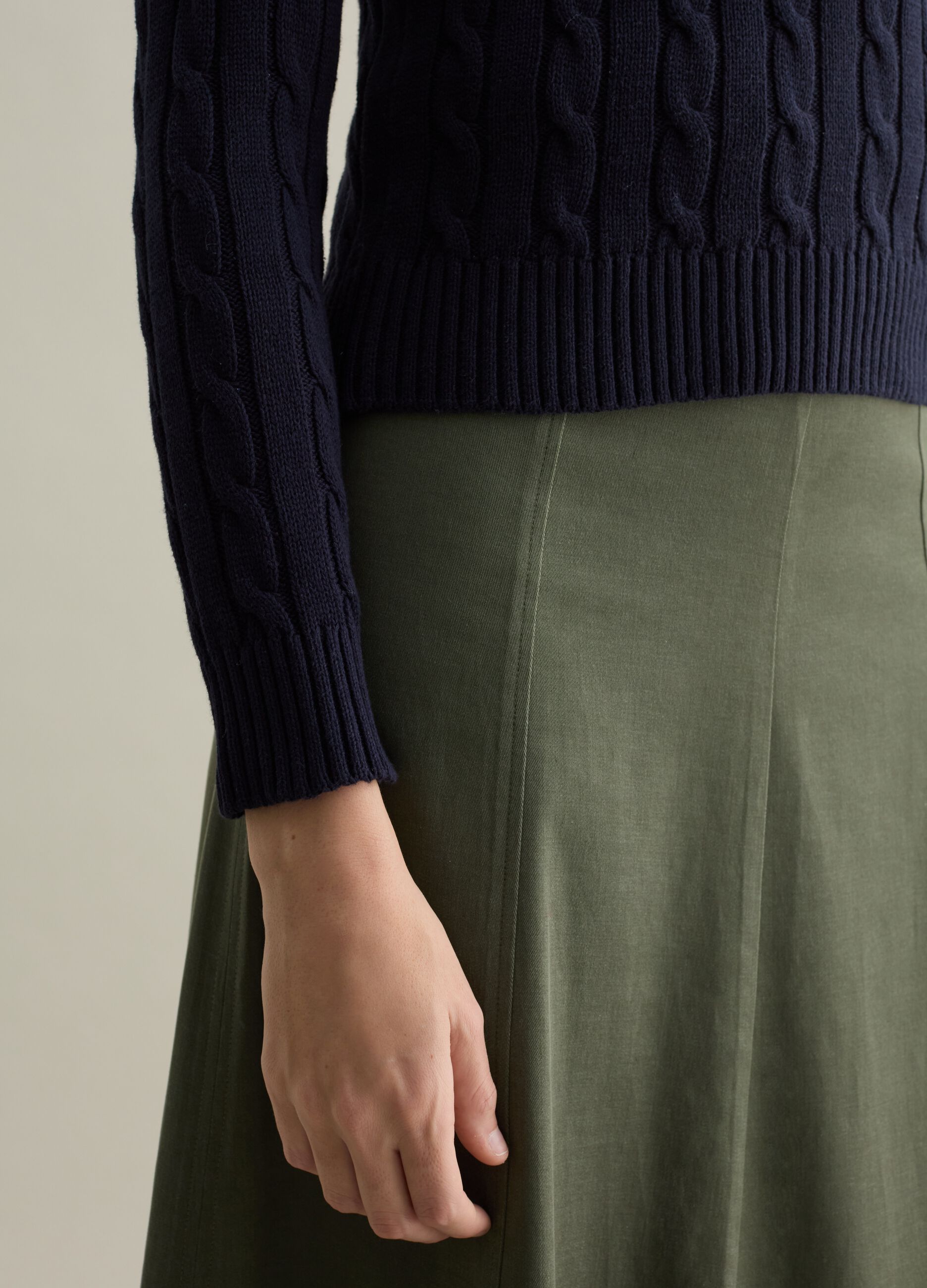 Cable-knit pullover with V neck_3