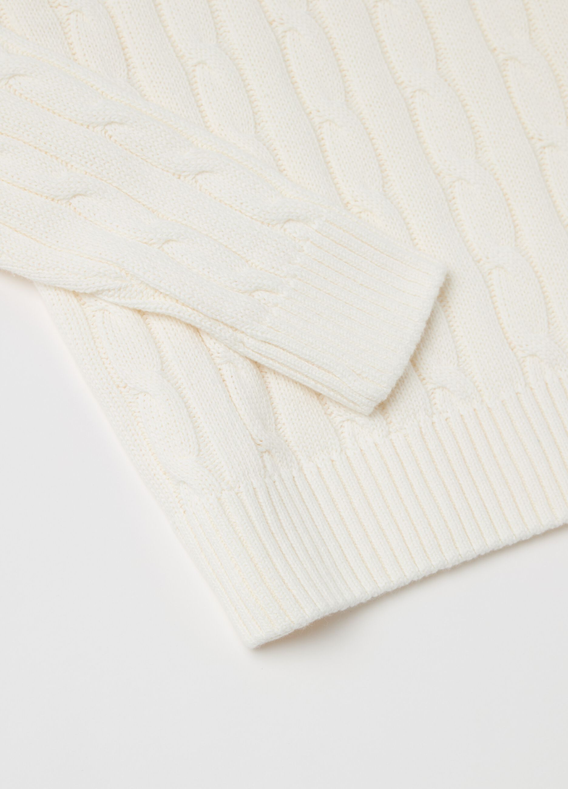 Cable-knit pullover with V neck