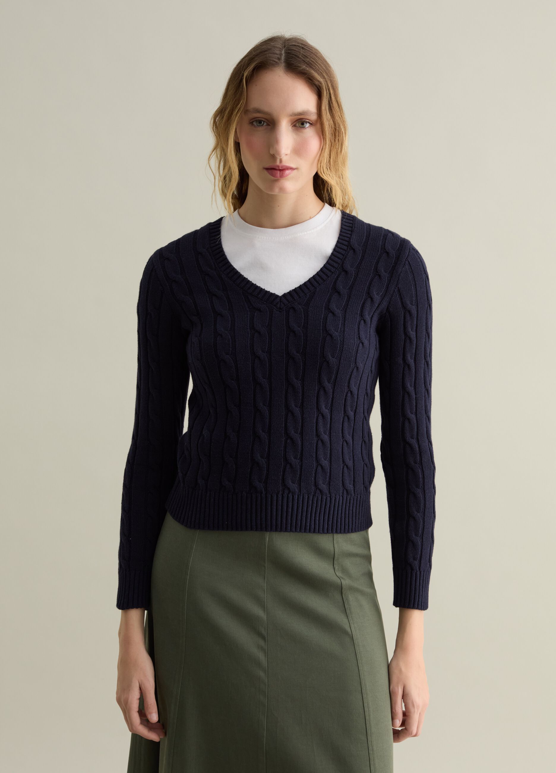 Cable-knit pullover with V neck_1