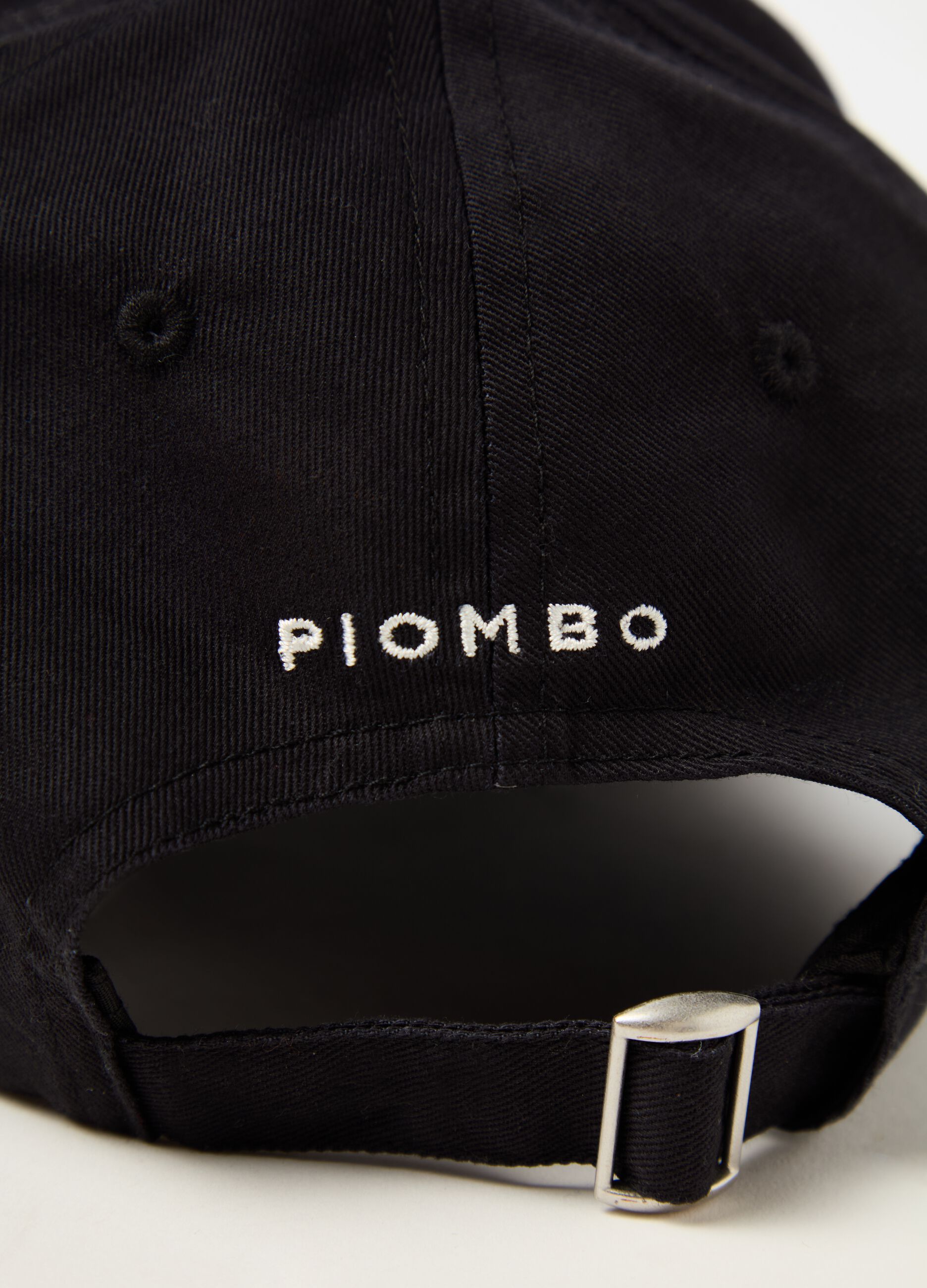 Gorra de béisbol con logo bordado