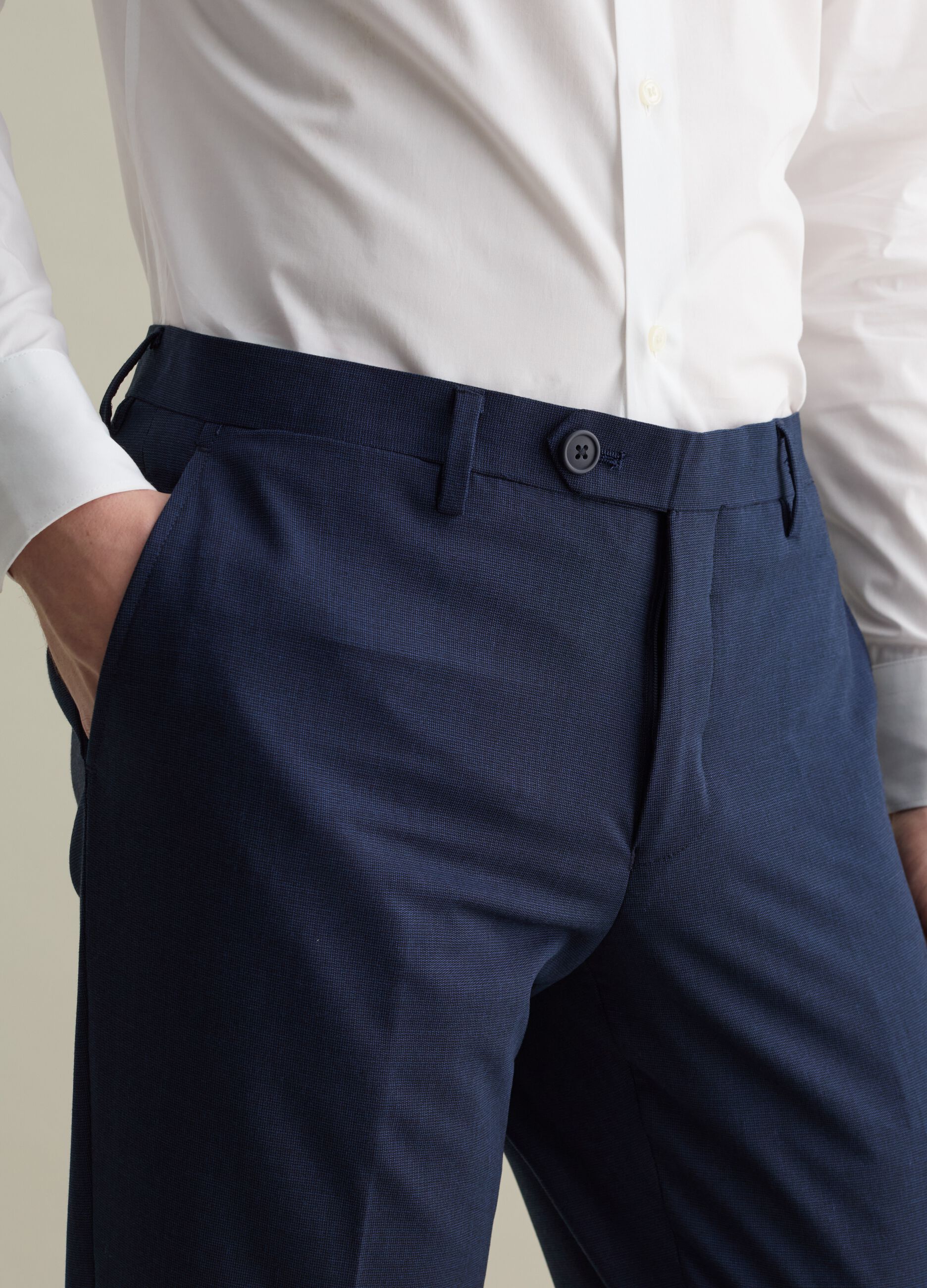 Pantalón slim fit con microestampado