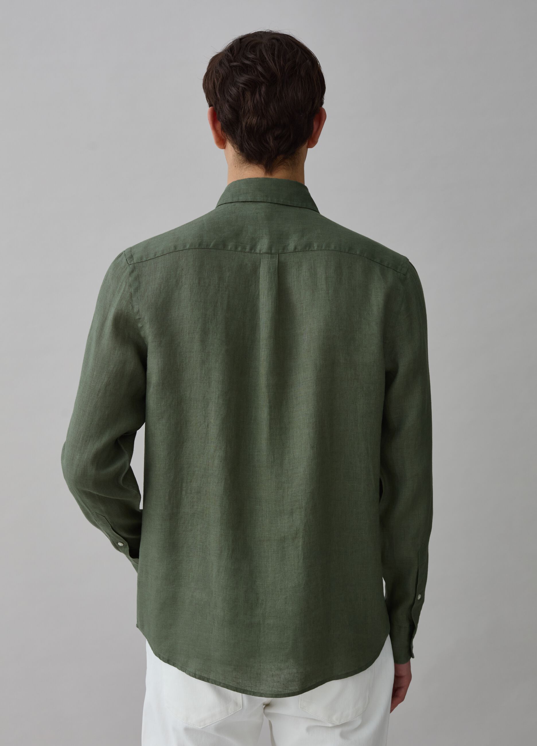 Camisa regular fit de lino con bolsillo_1