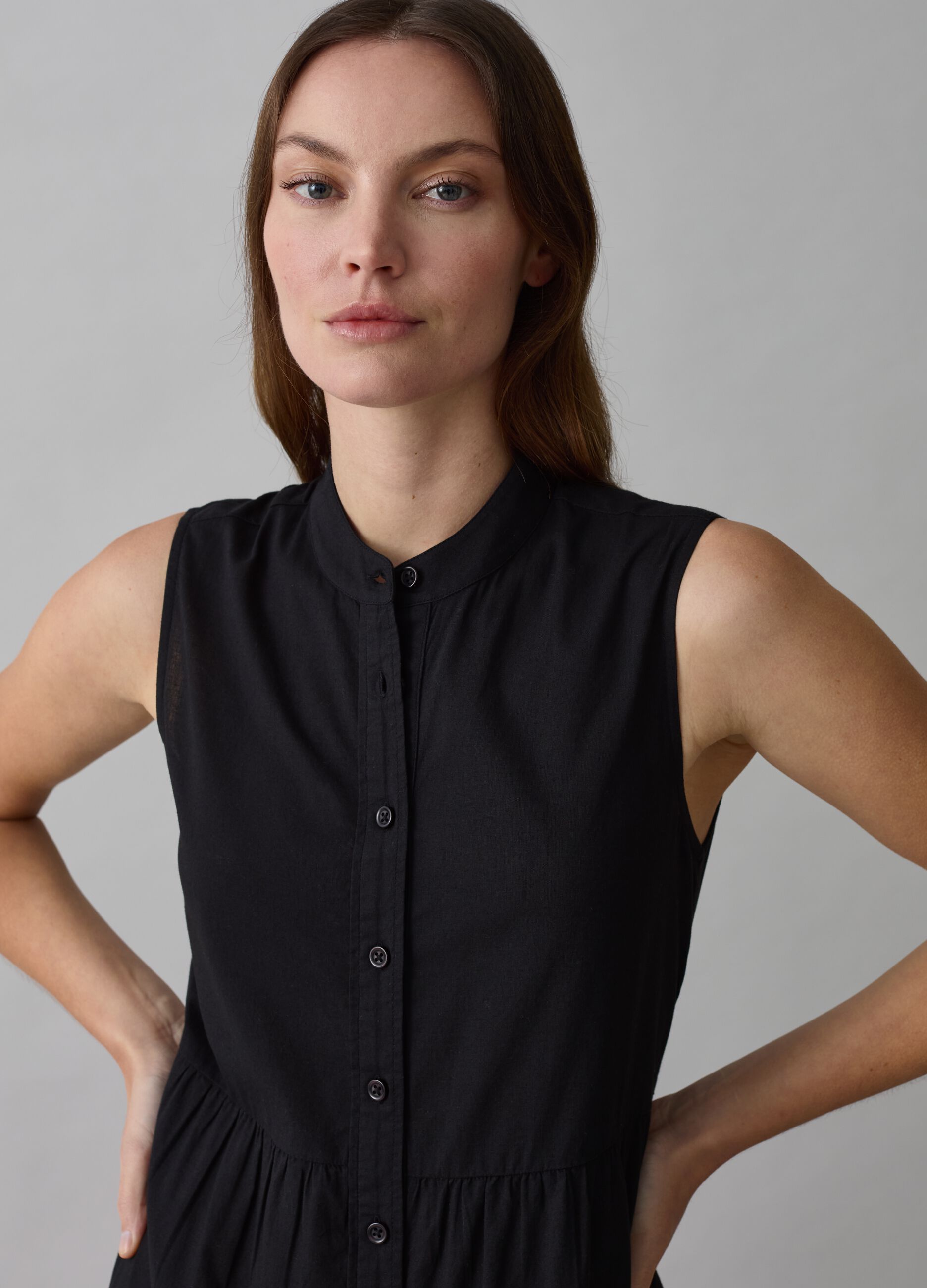 Vestido largo sin mangas cuello mao