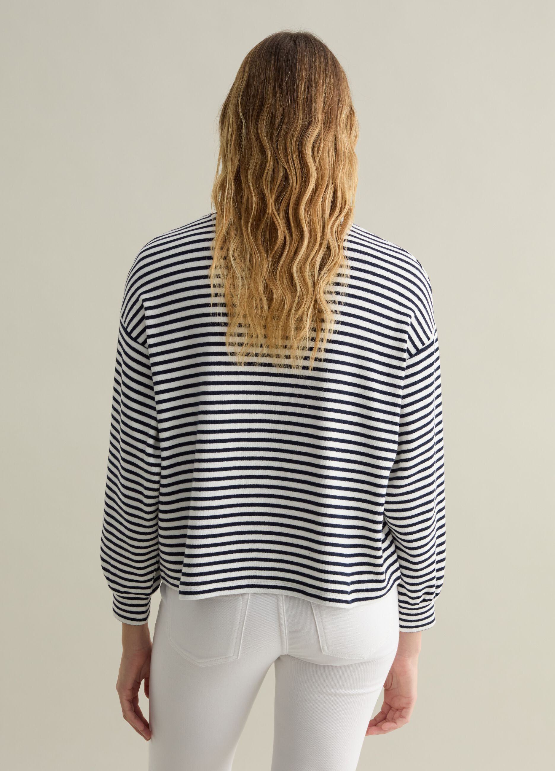 Sweatshirt with thin stripes