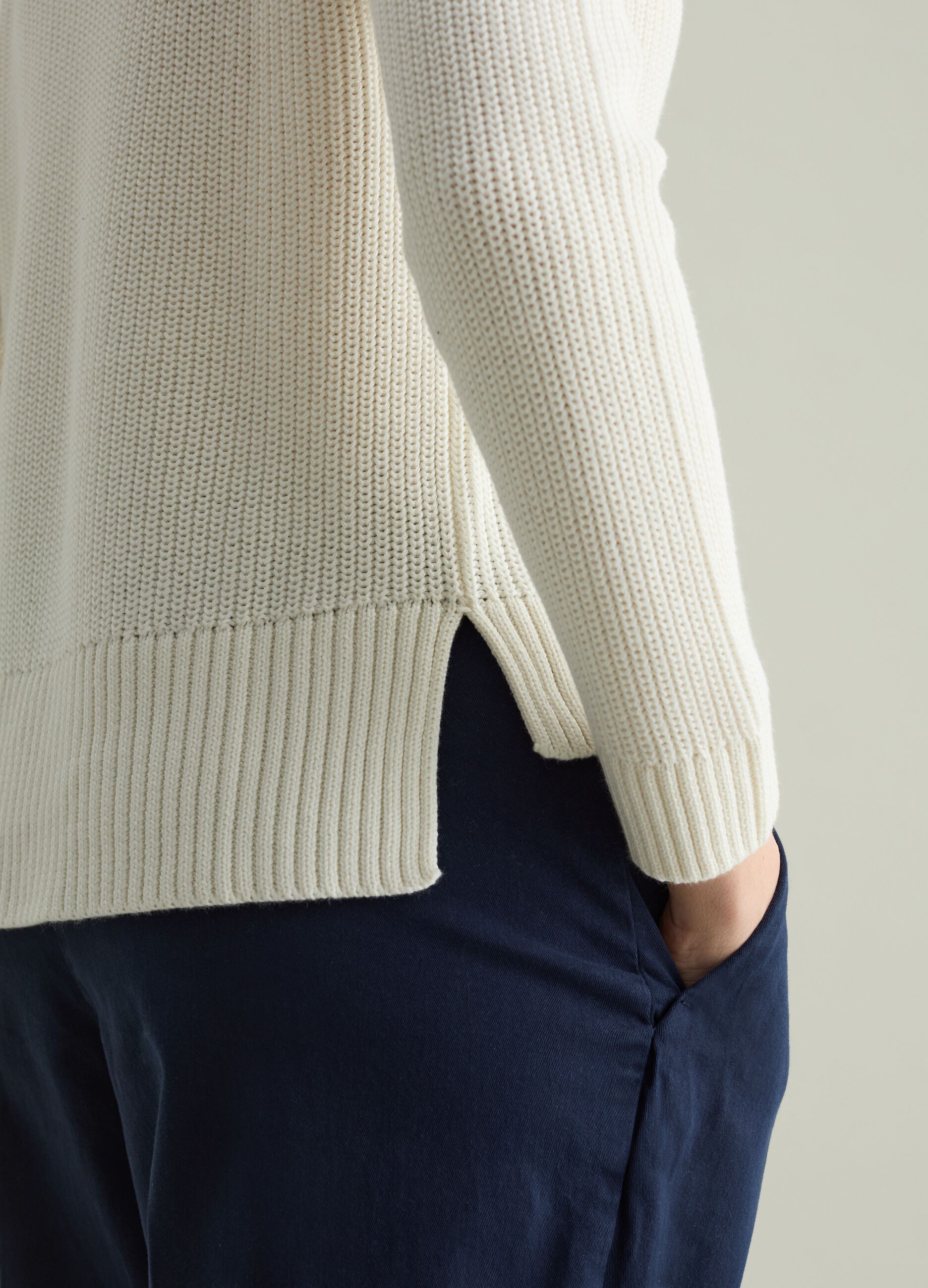 Knit pullover with raglan sleeves