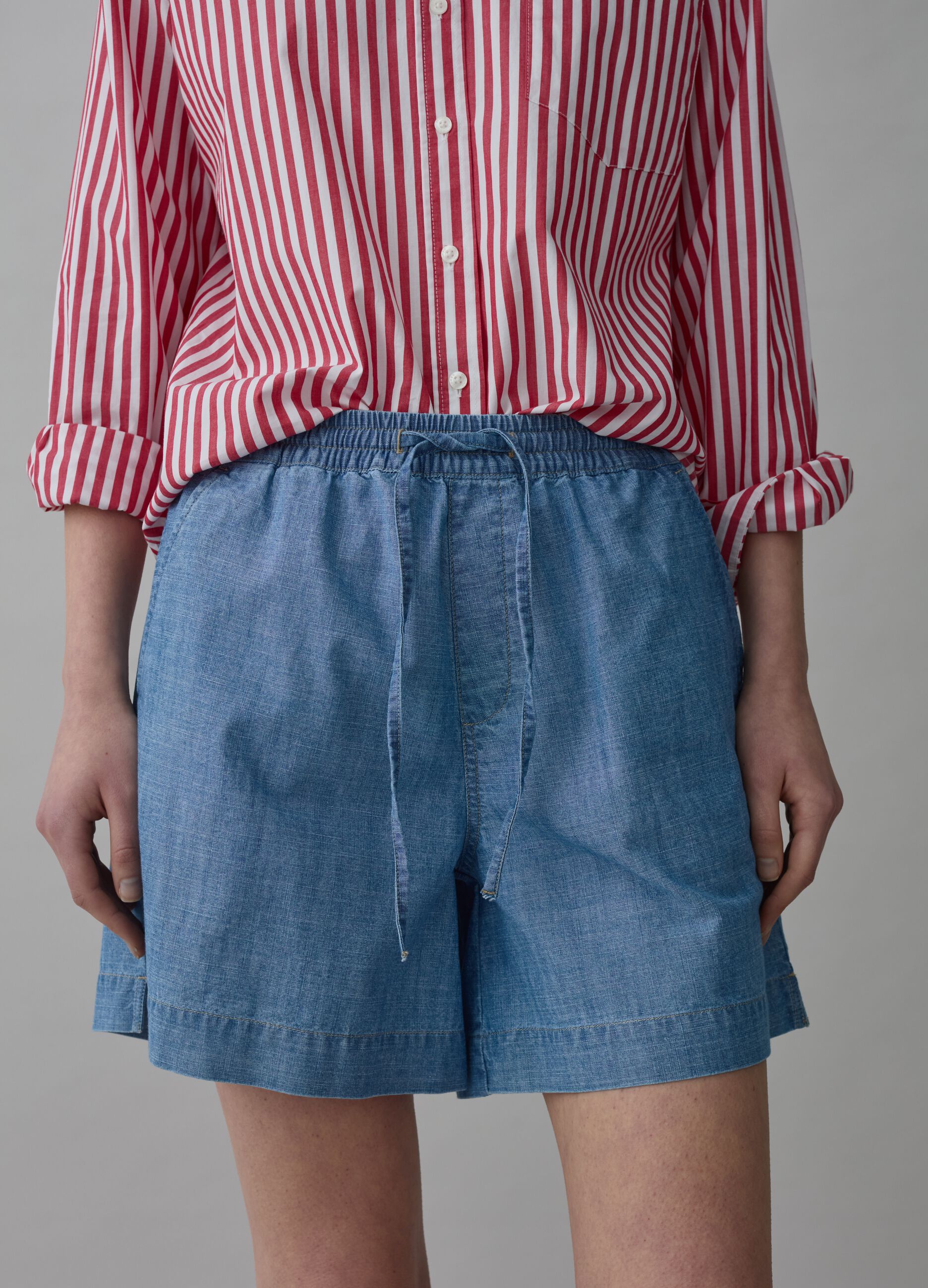 Shorts de denim ligero con bolsillos_1