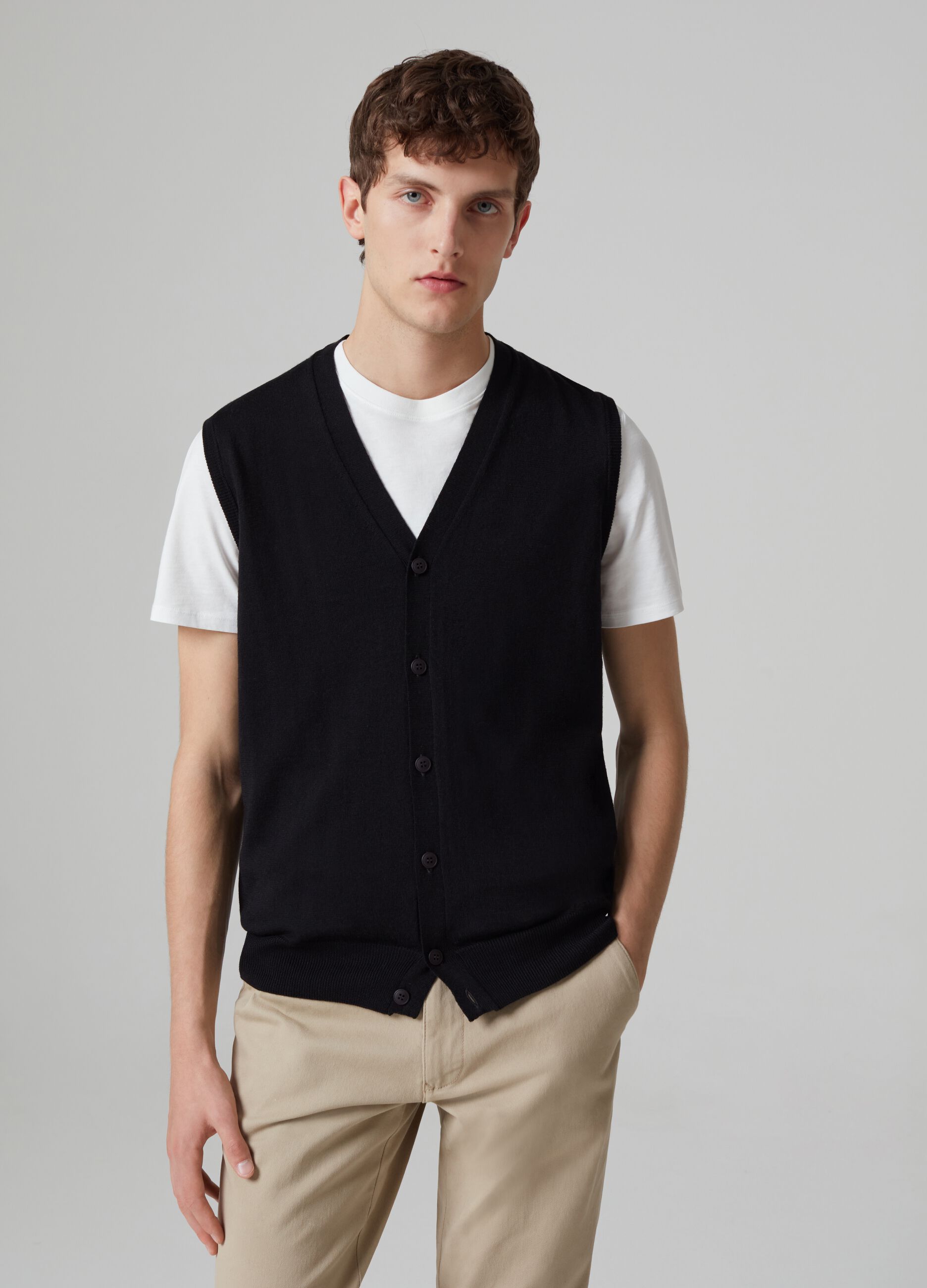 Man's Black V-neck Merino wool vest