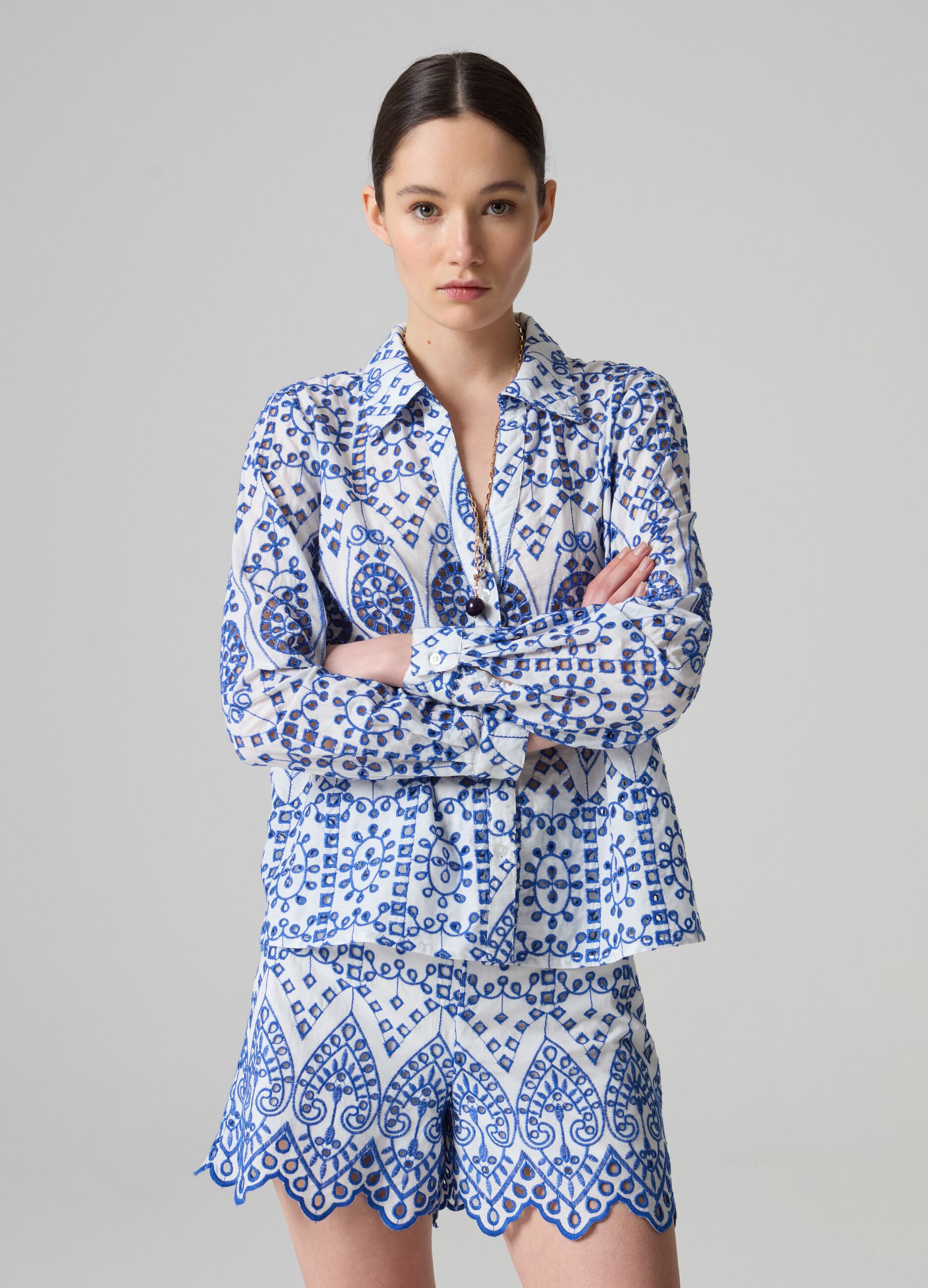Camisa de bordado inglés