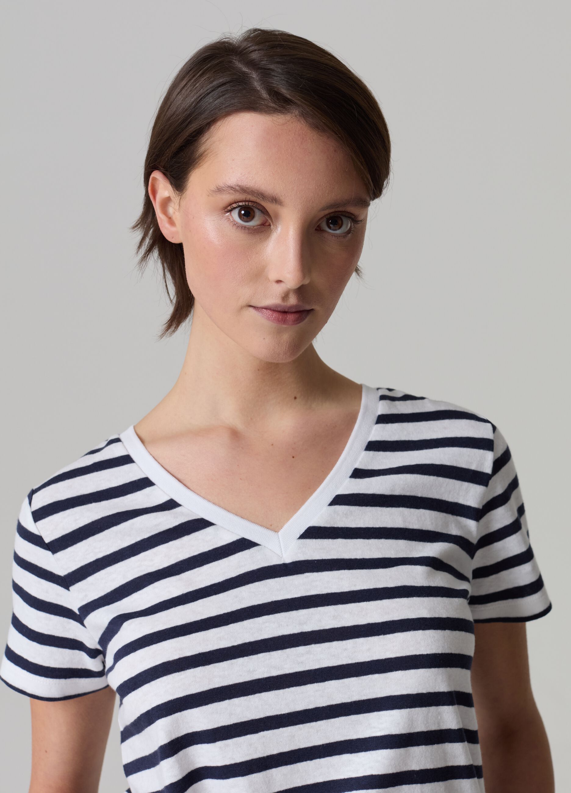 Striped linen and cotton T-shirt with V neck