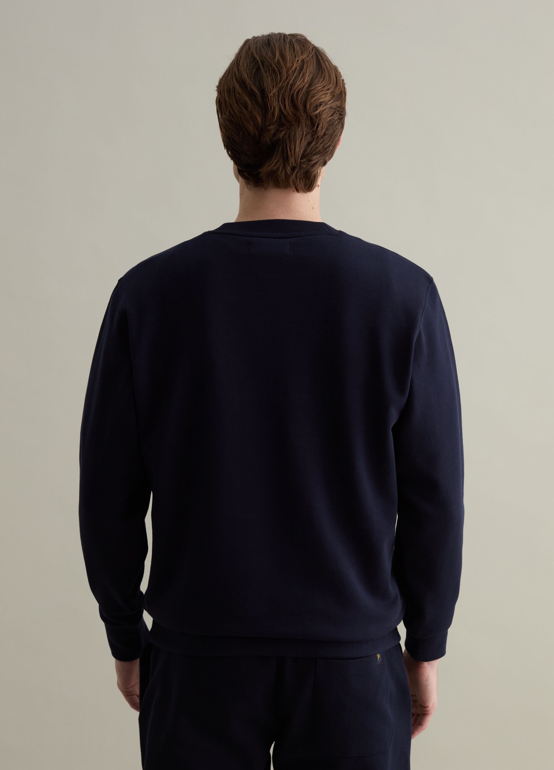 Sudadera cuello redondo con detalle cosido