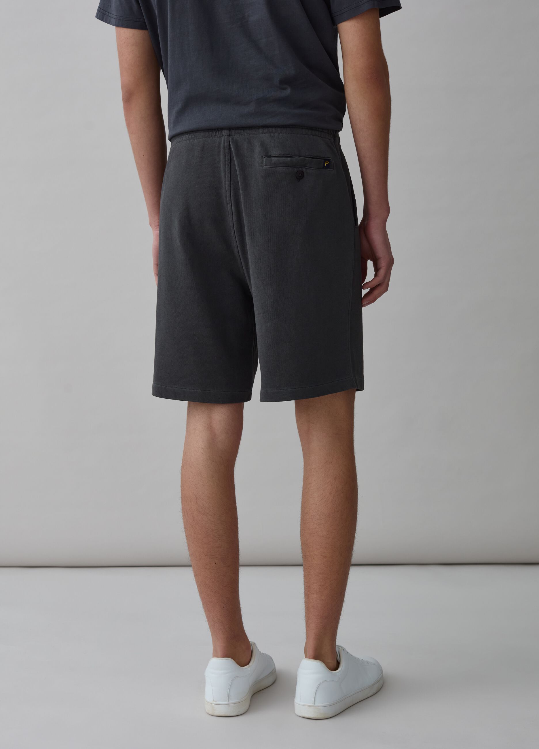 Bermudas joggers de felpa con cordón