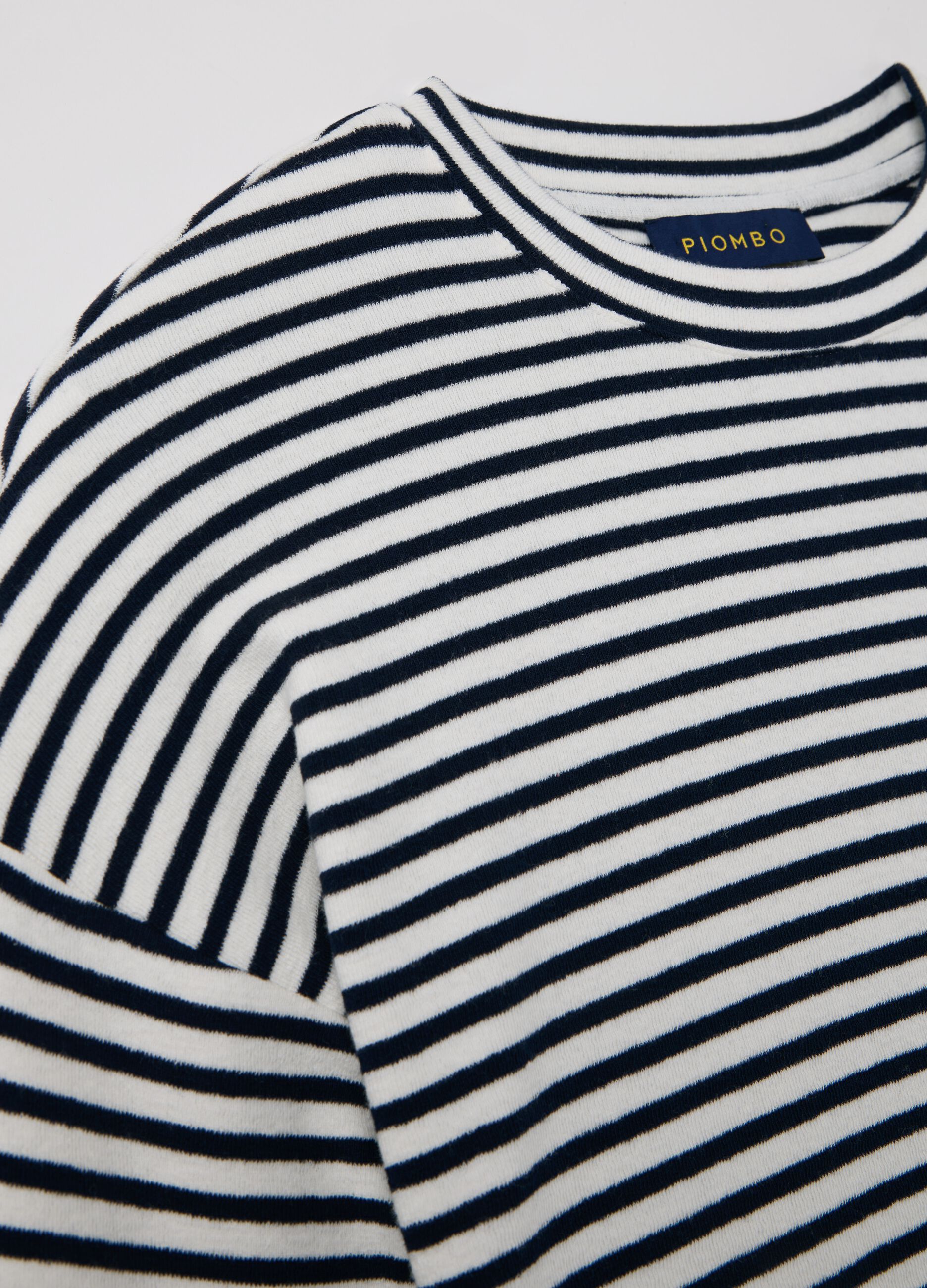 Sweatshirt with thin stripes