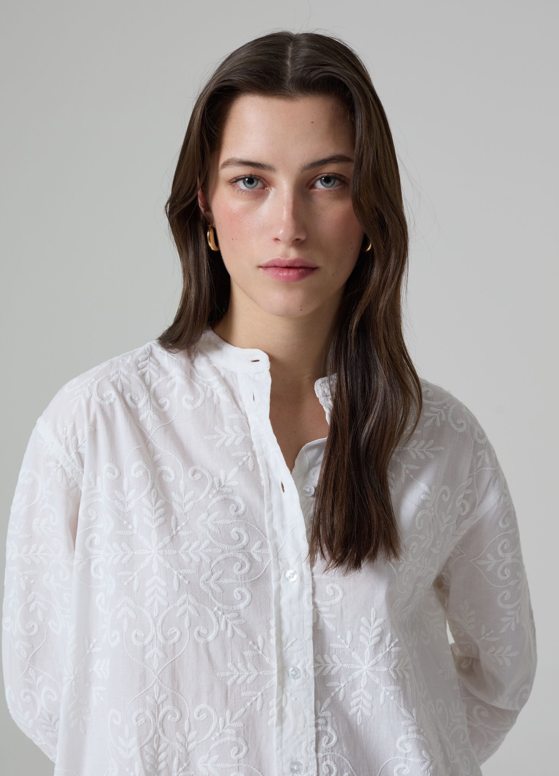 Camisa de encaje de bordado inglés cuello mao