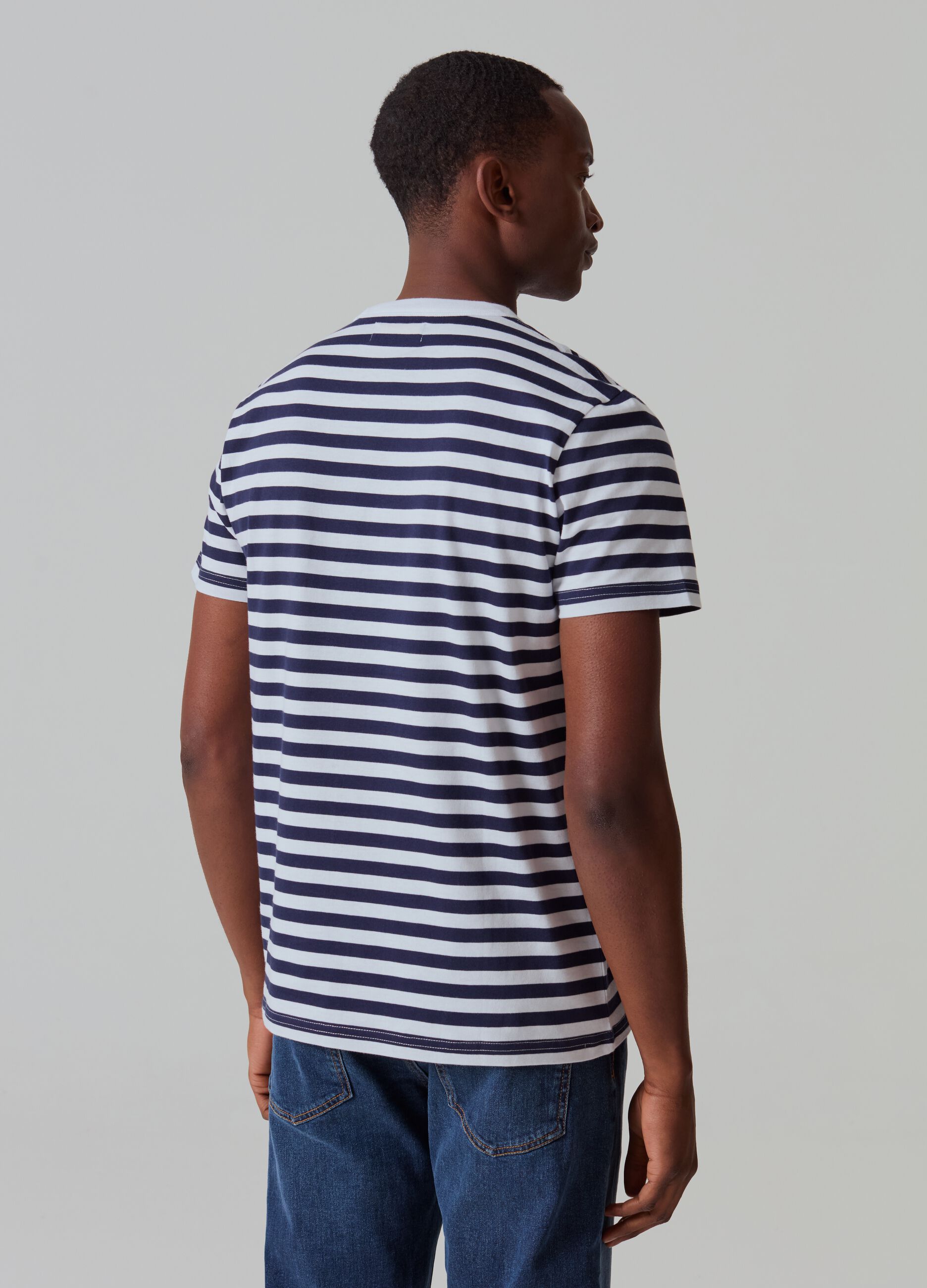 Striped T-shirt with round neck_2