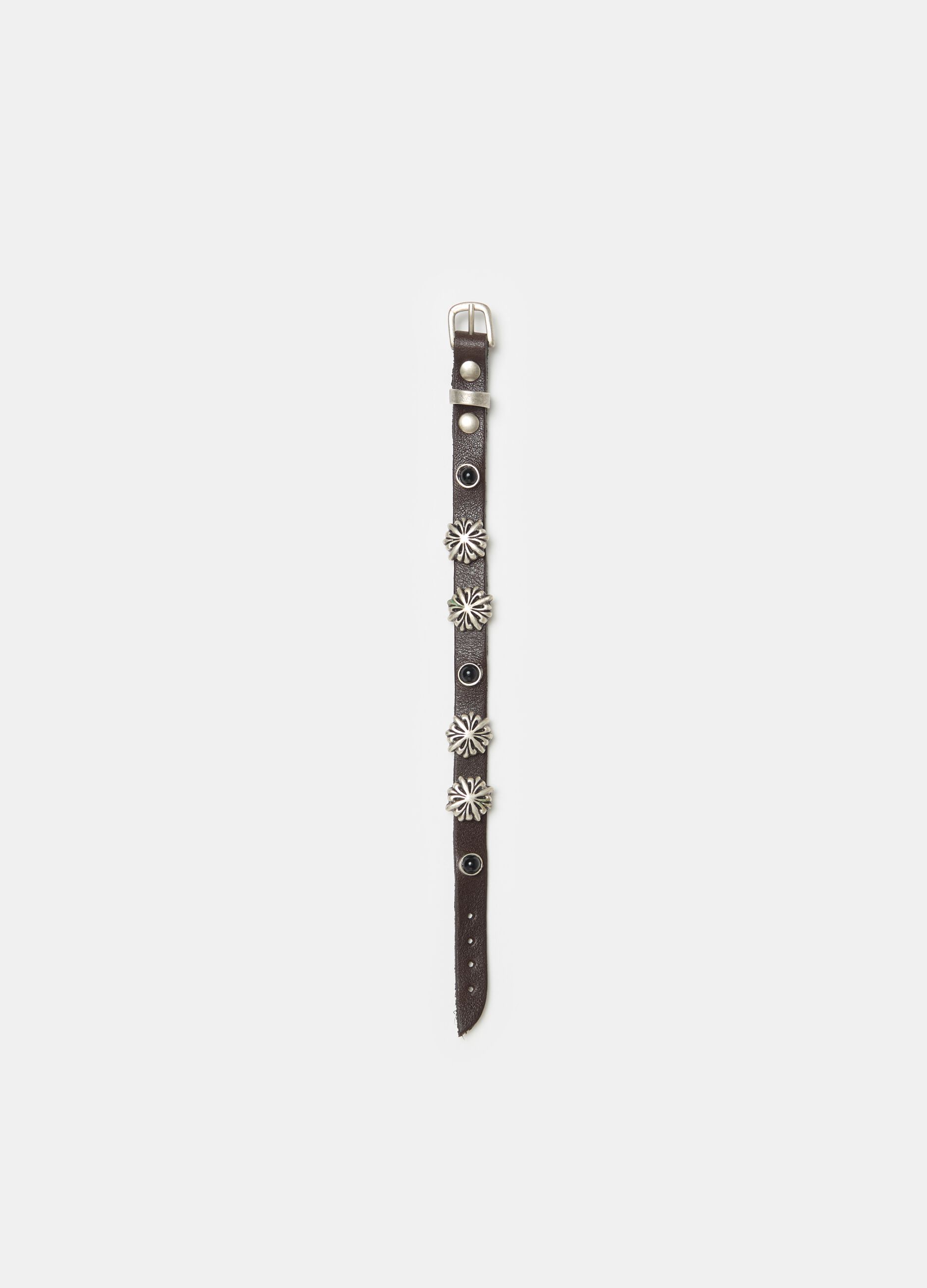 Pulsera de piel con conchos_2