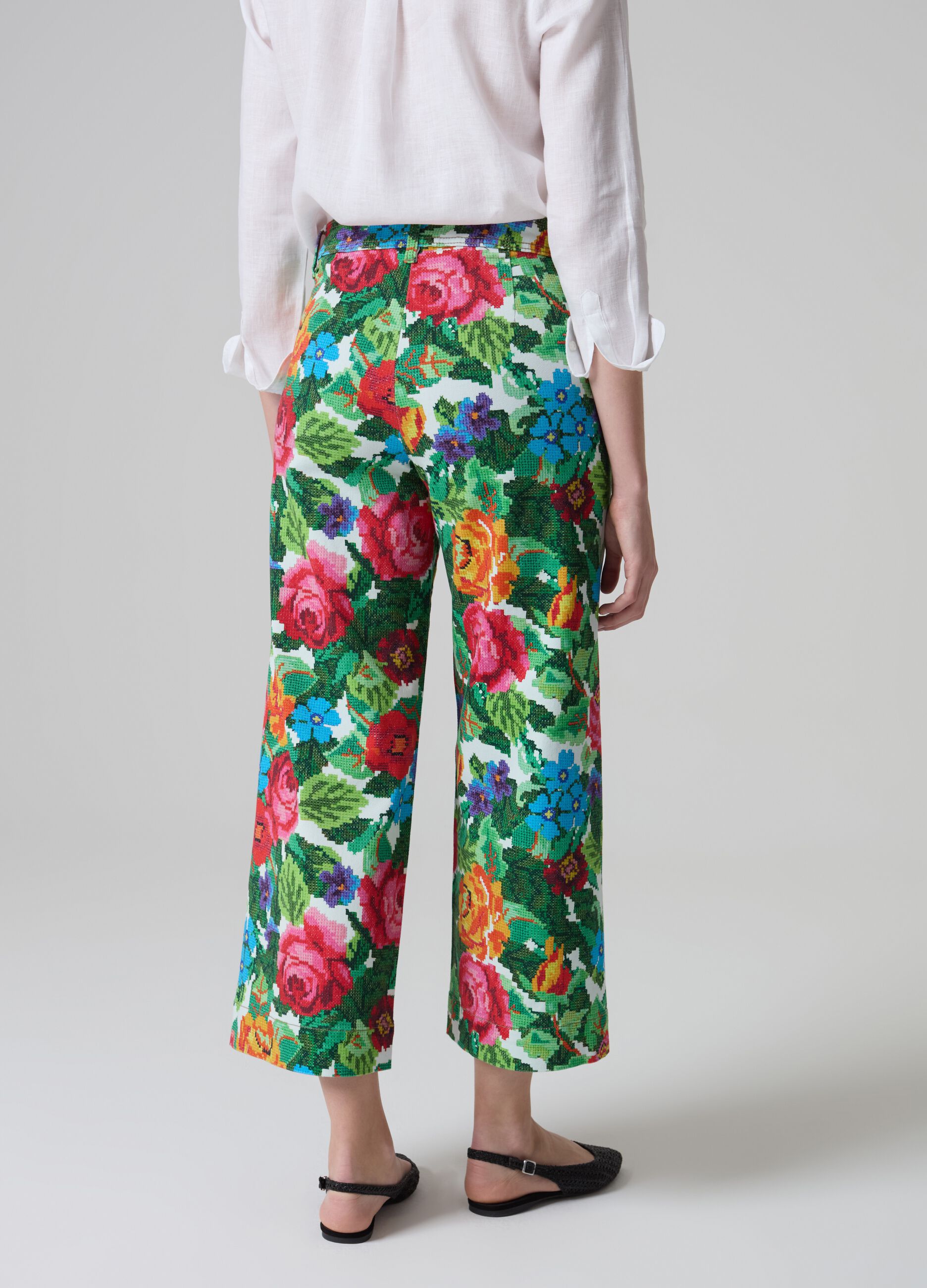 Pantalón wide leg floral efecto bordado_1