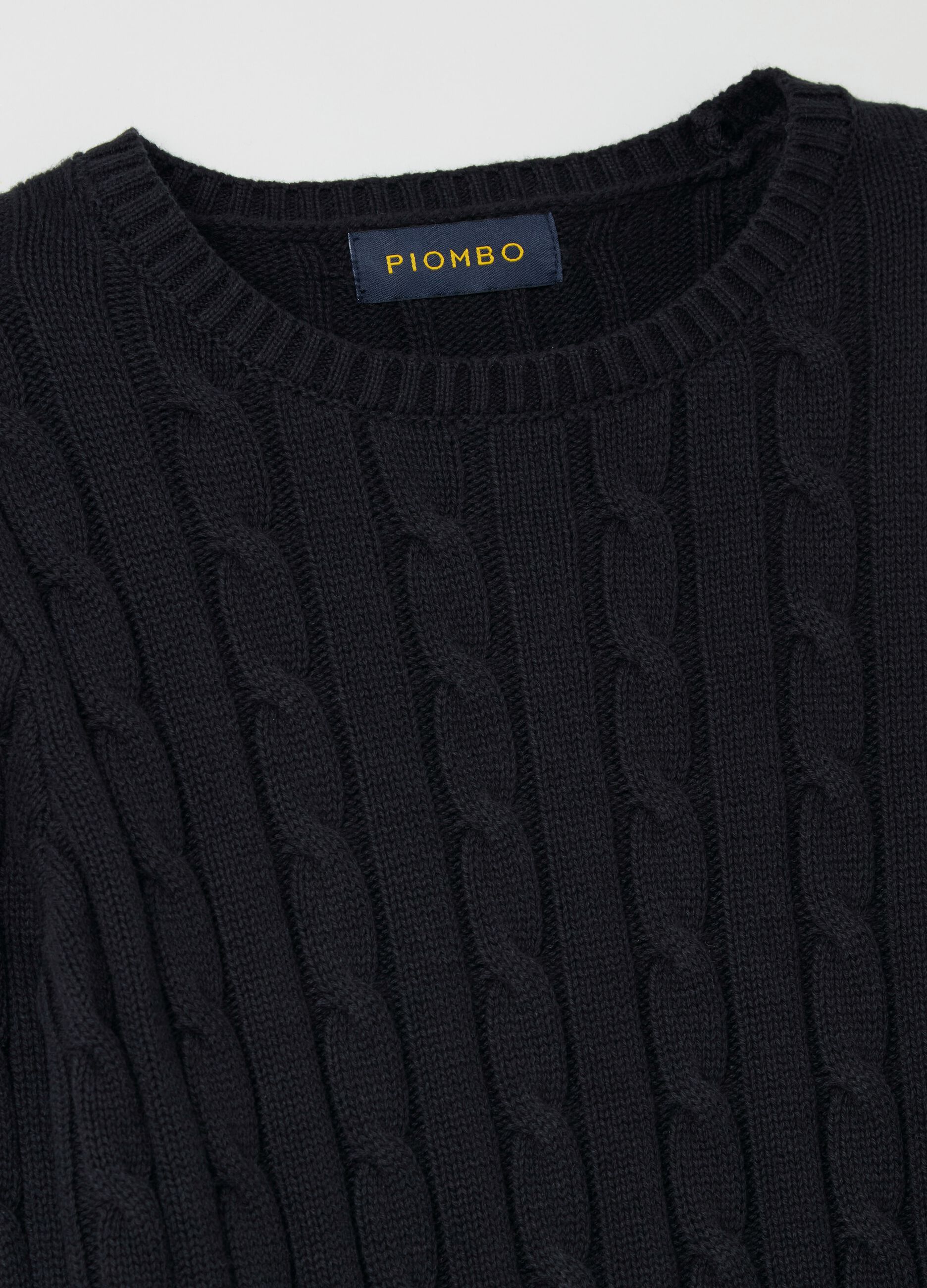 Ribbed pullover with cable-knit design_5