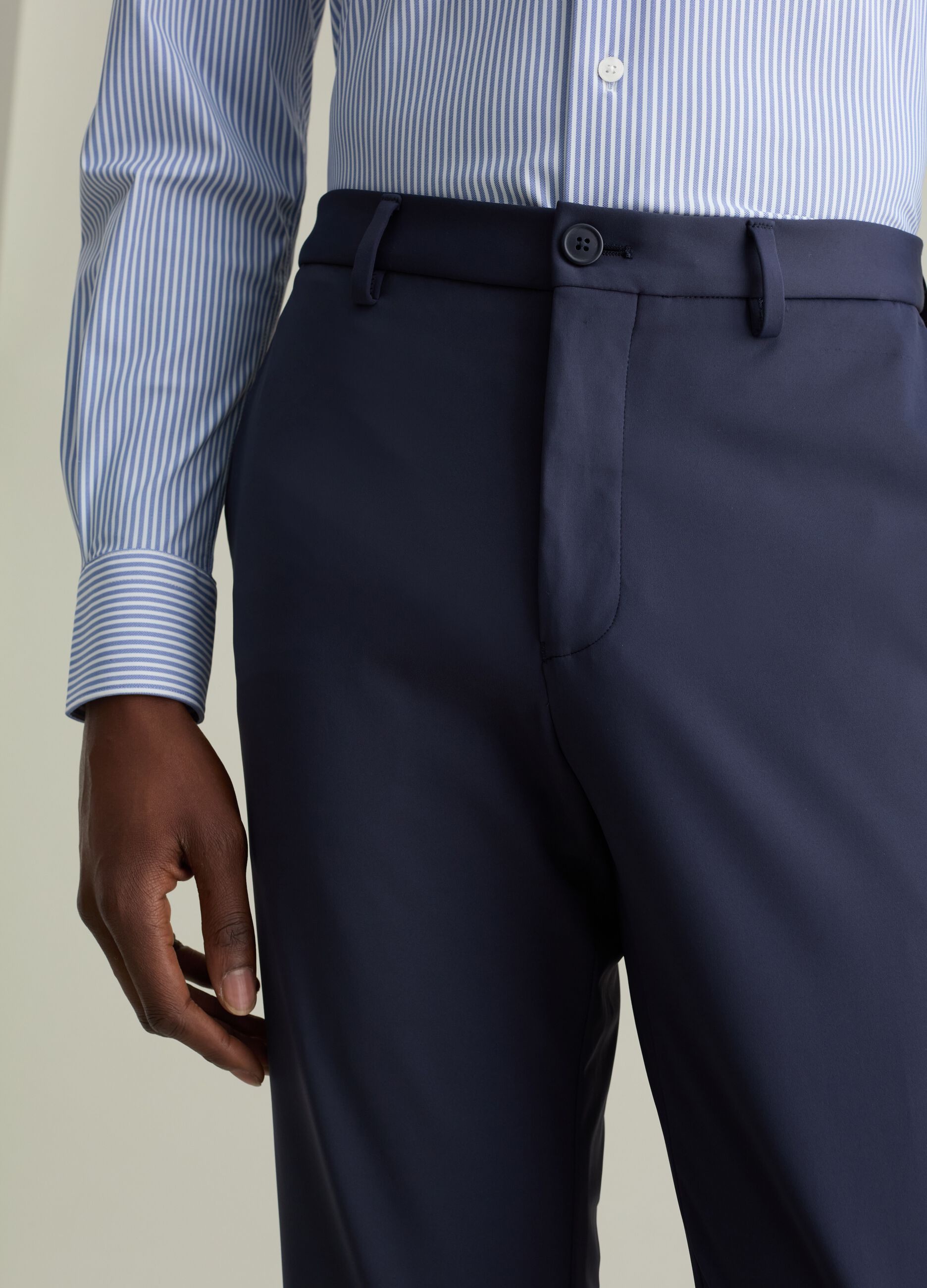Chinos de tejido técnico