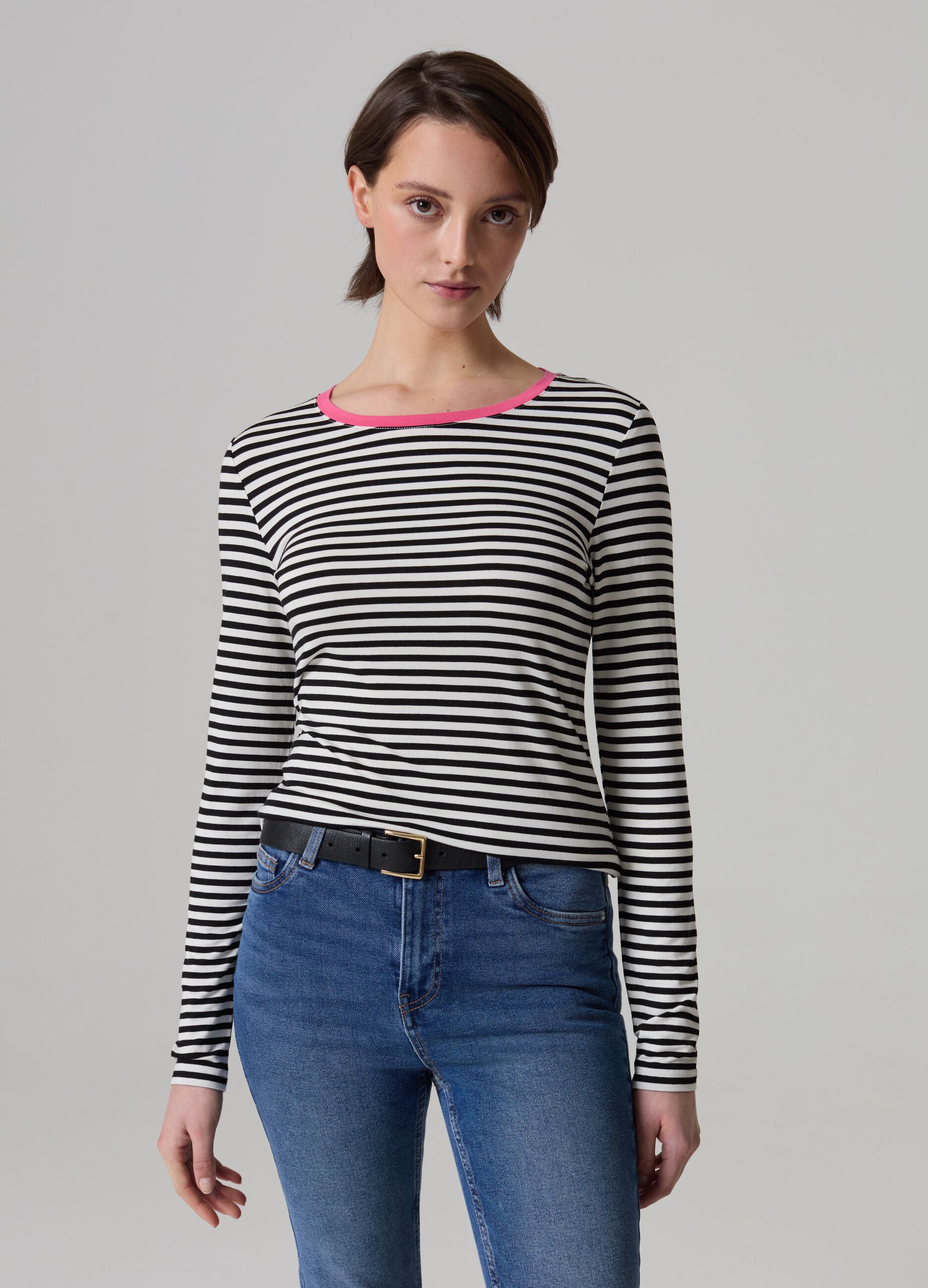 Striped T-shirt with contrasting edging_1