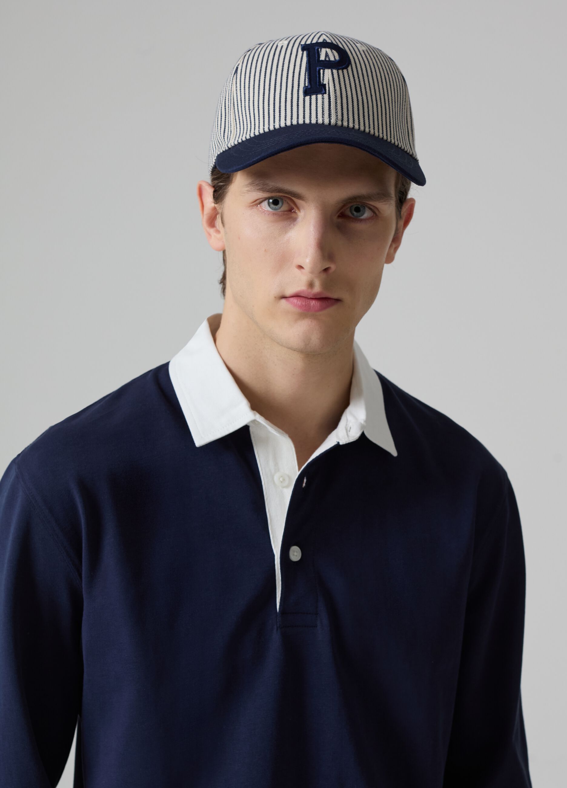 Long-sleeved polo shirt with contrasting collar