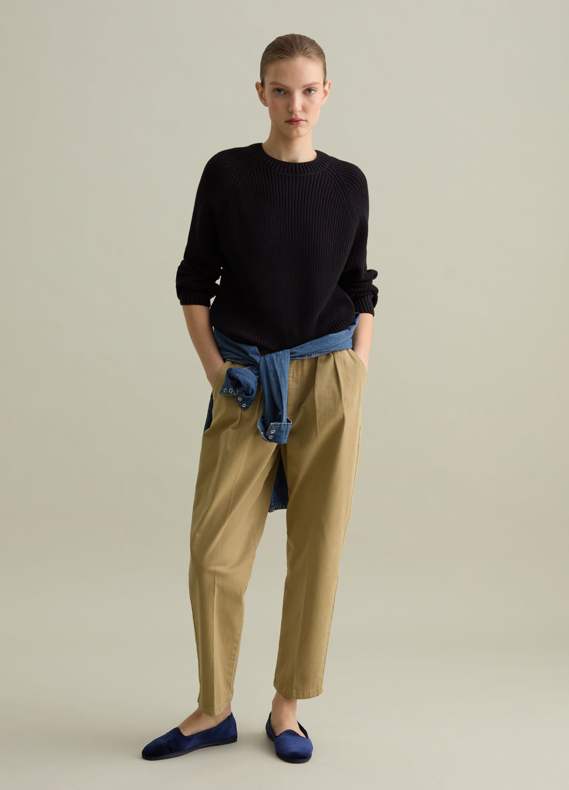 Knit pullover with raglan sleeves