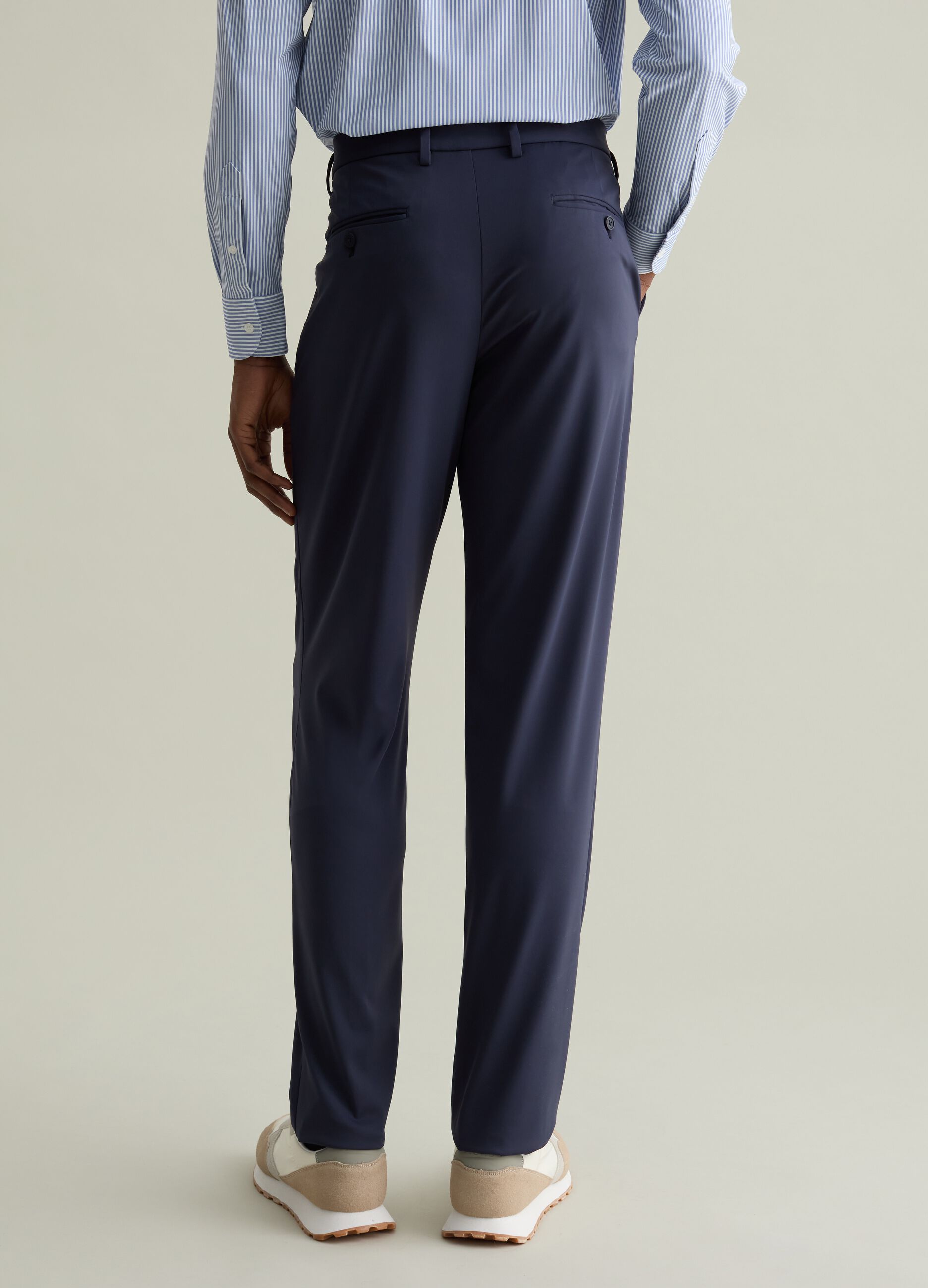 Chinos de tejido técnico