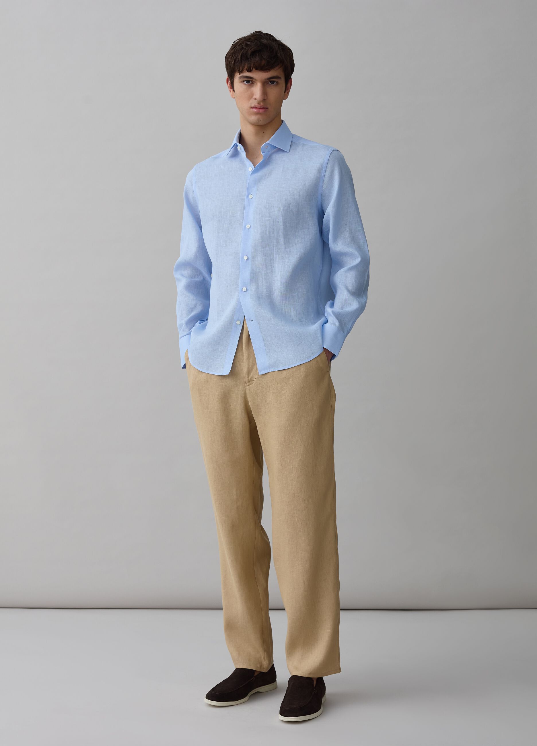 Contemporary trousers in linen_0