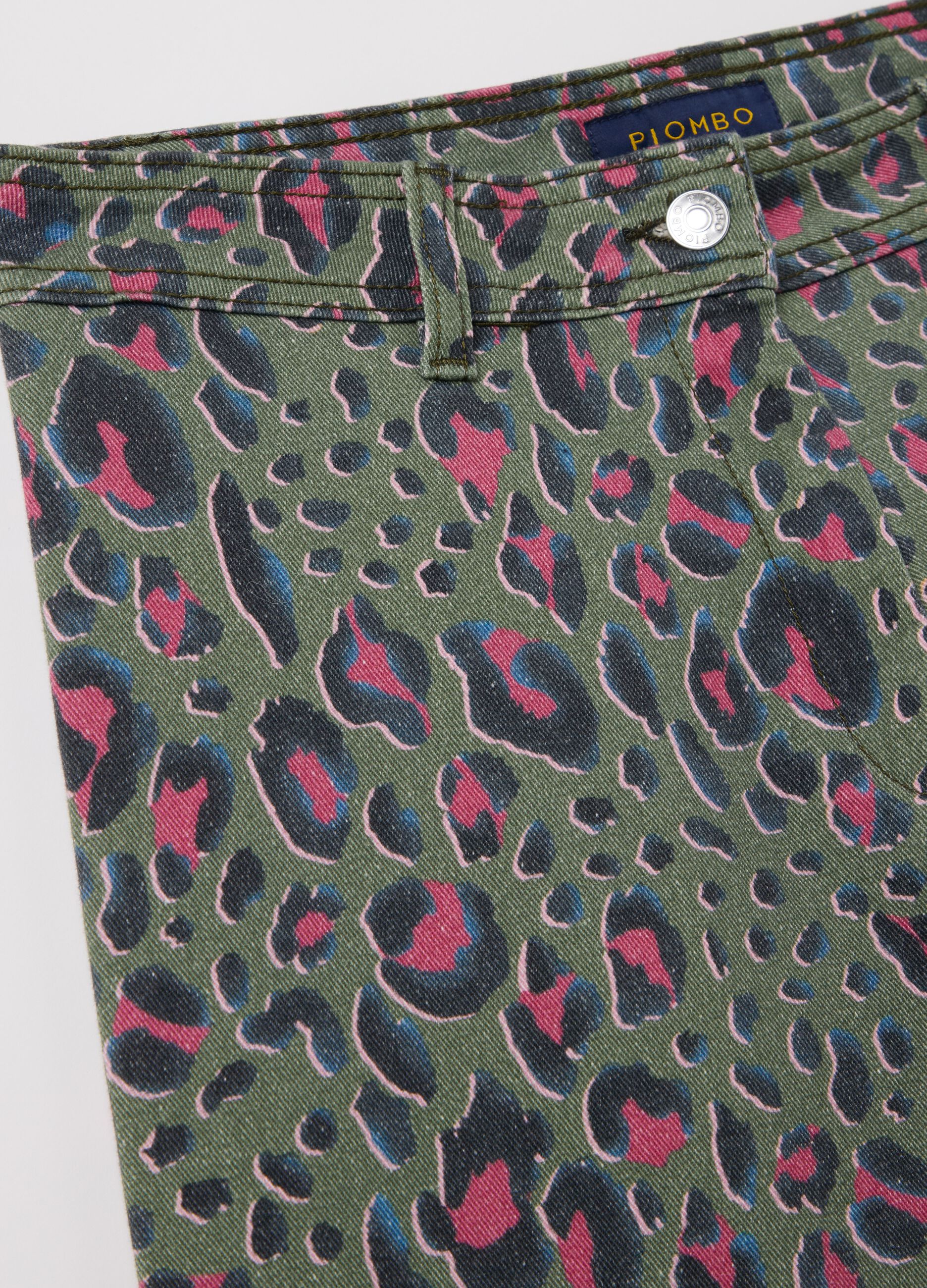 Wide-leg trousers with animal print pattern