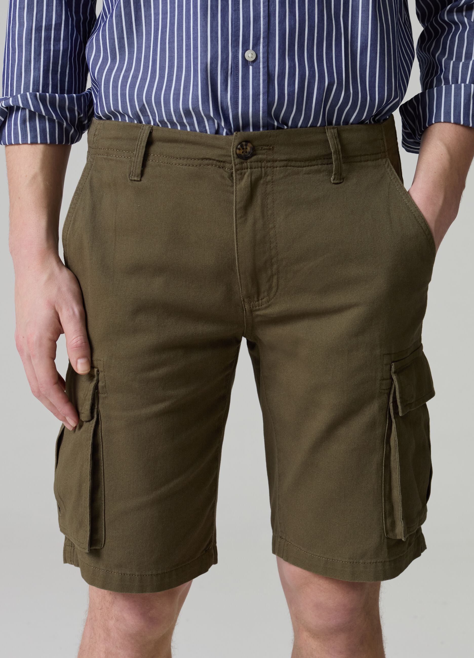 Cargo Bermuda shorts in cotton twill_0