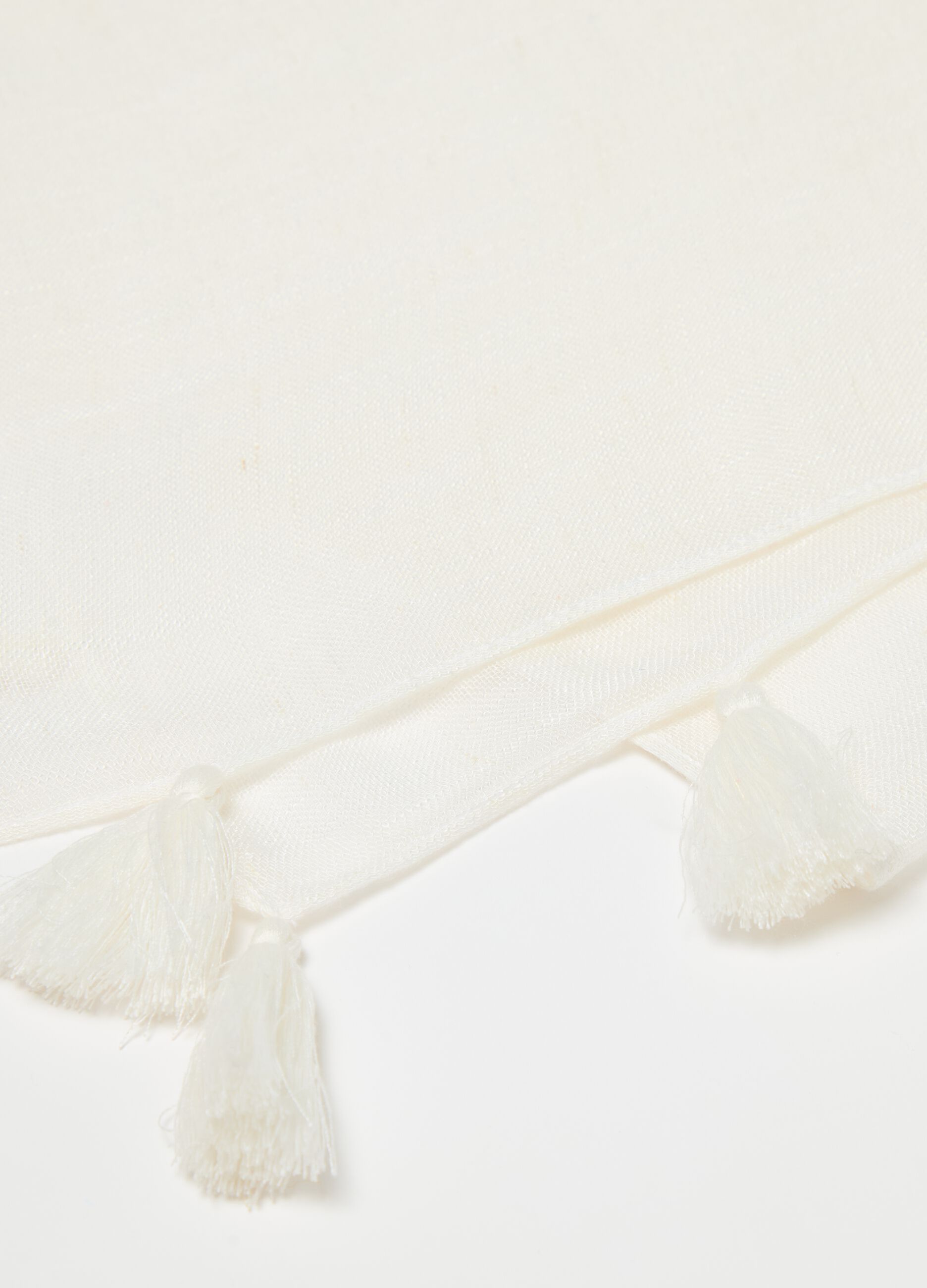 Viscose and linen scarf with tassels