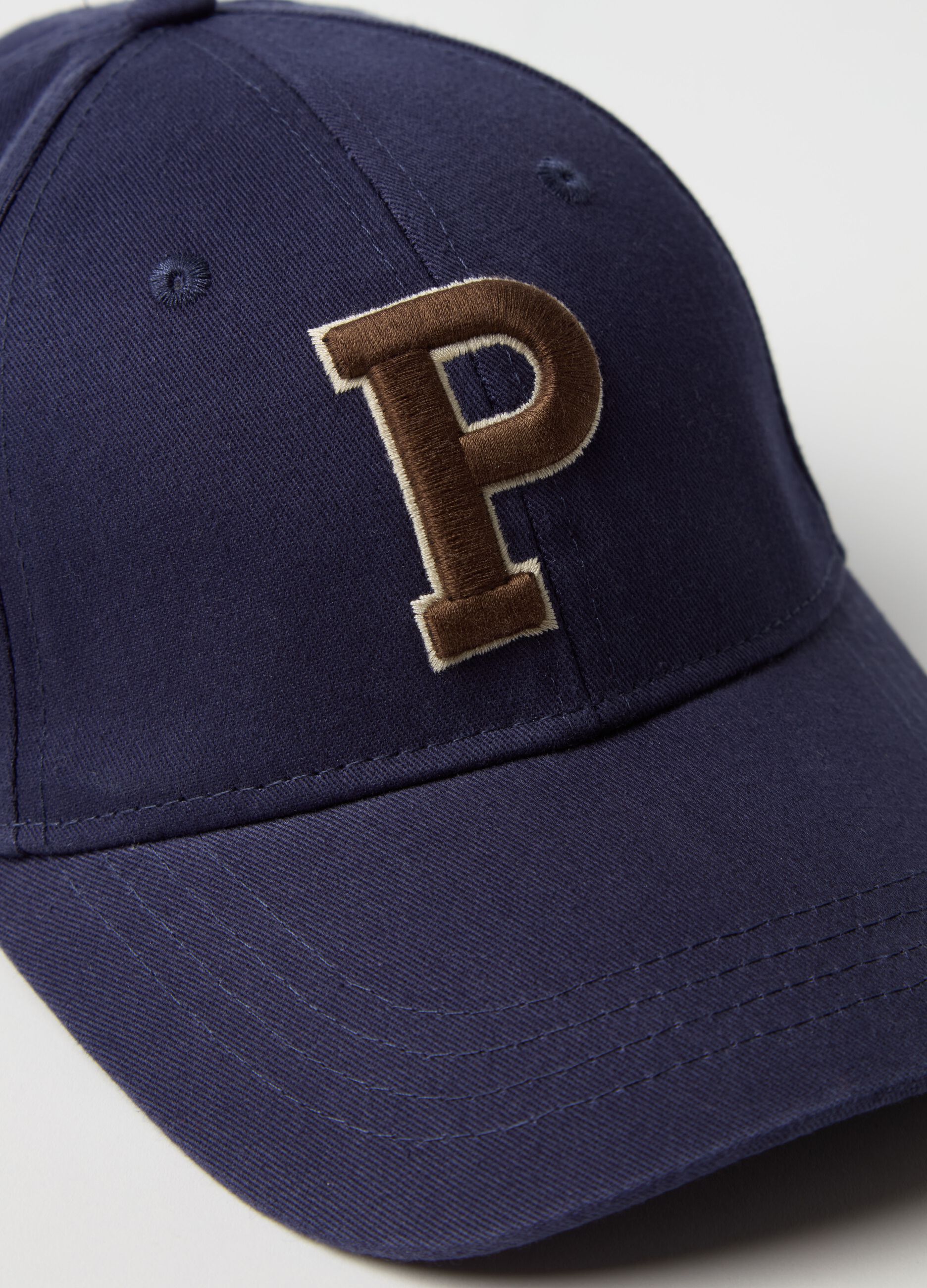Gorra de béisbol con logo bordado