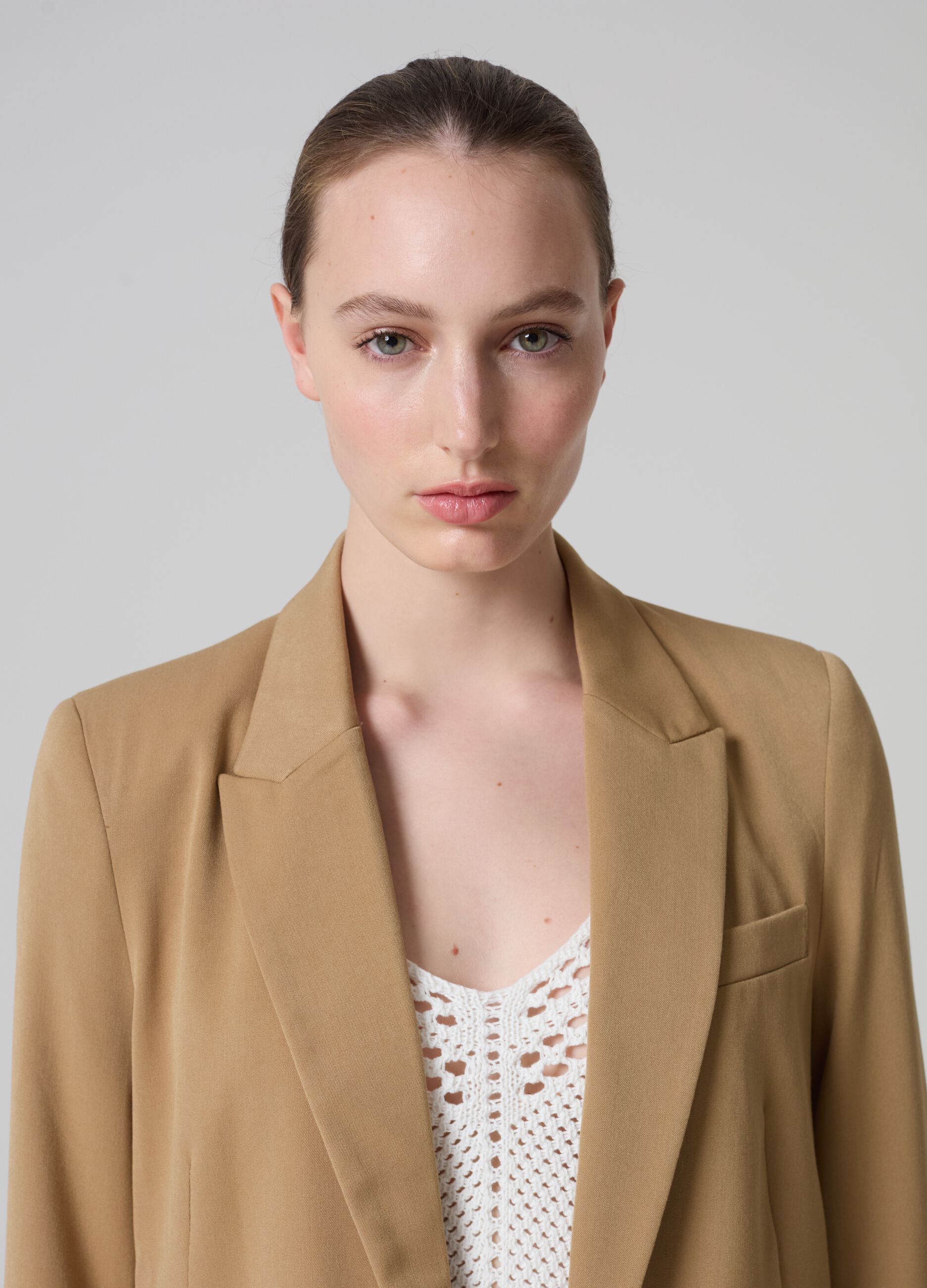 Contemporary solid colour single-breasted blazer_1