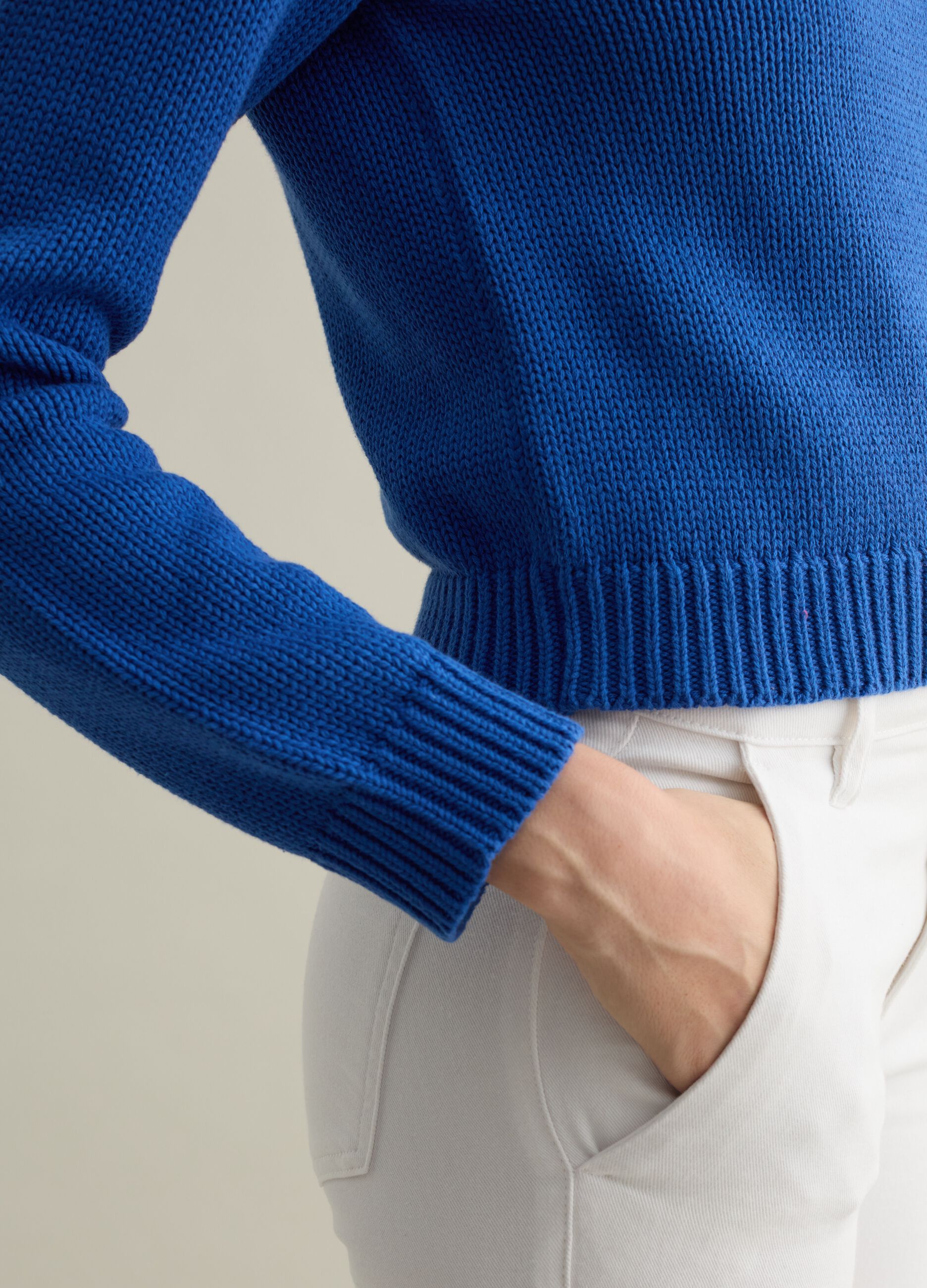 Cotton pullover with raglan sleeves