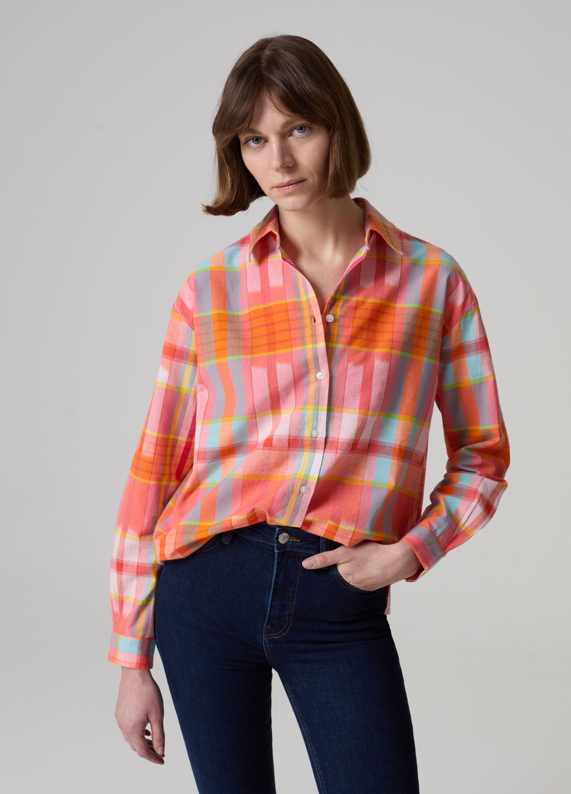 Camisa de algodón y lino con estampado de cuadros_0