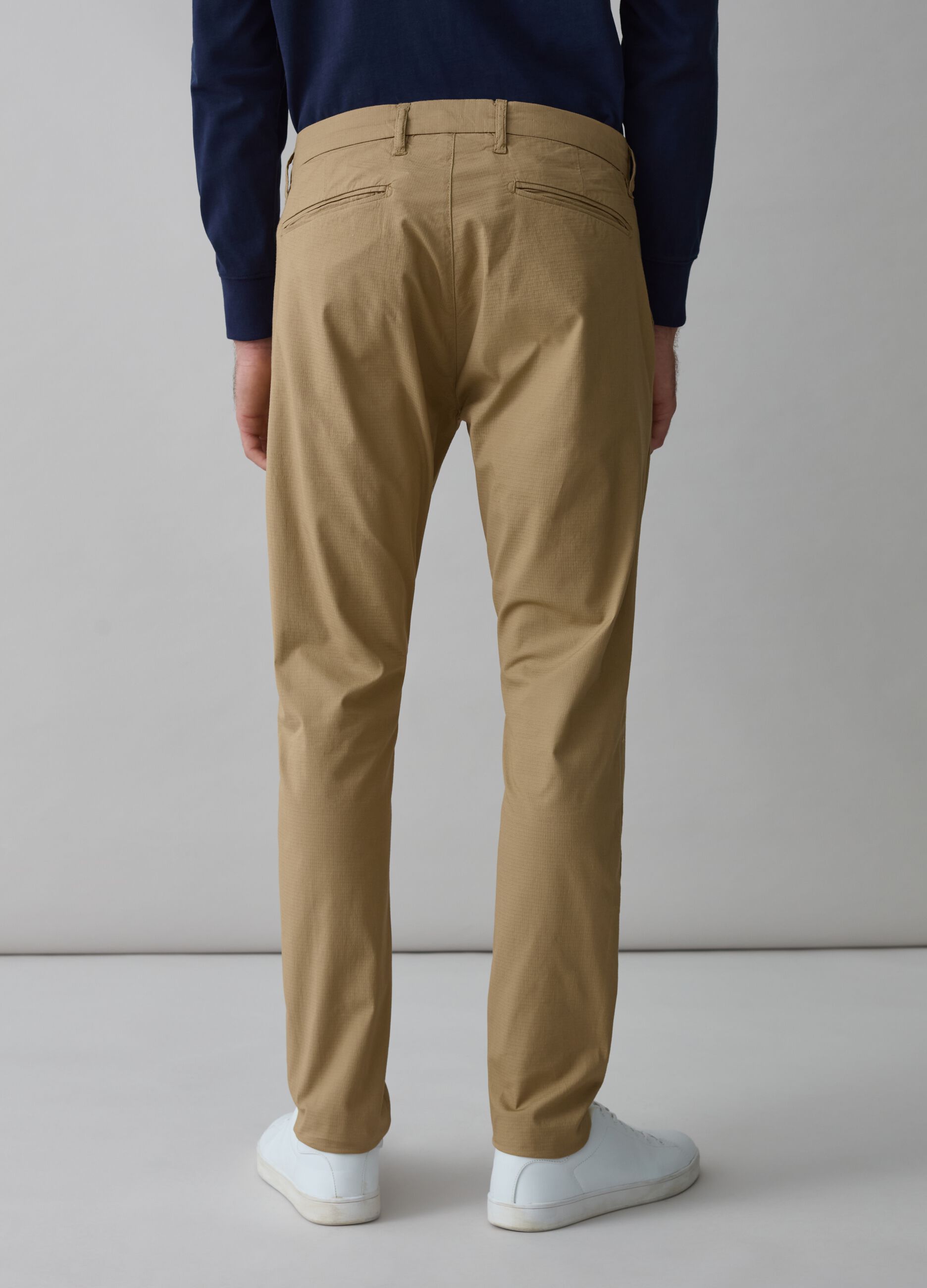 Chino trousers with ripstop weave_2