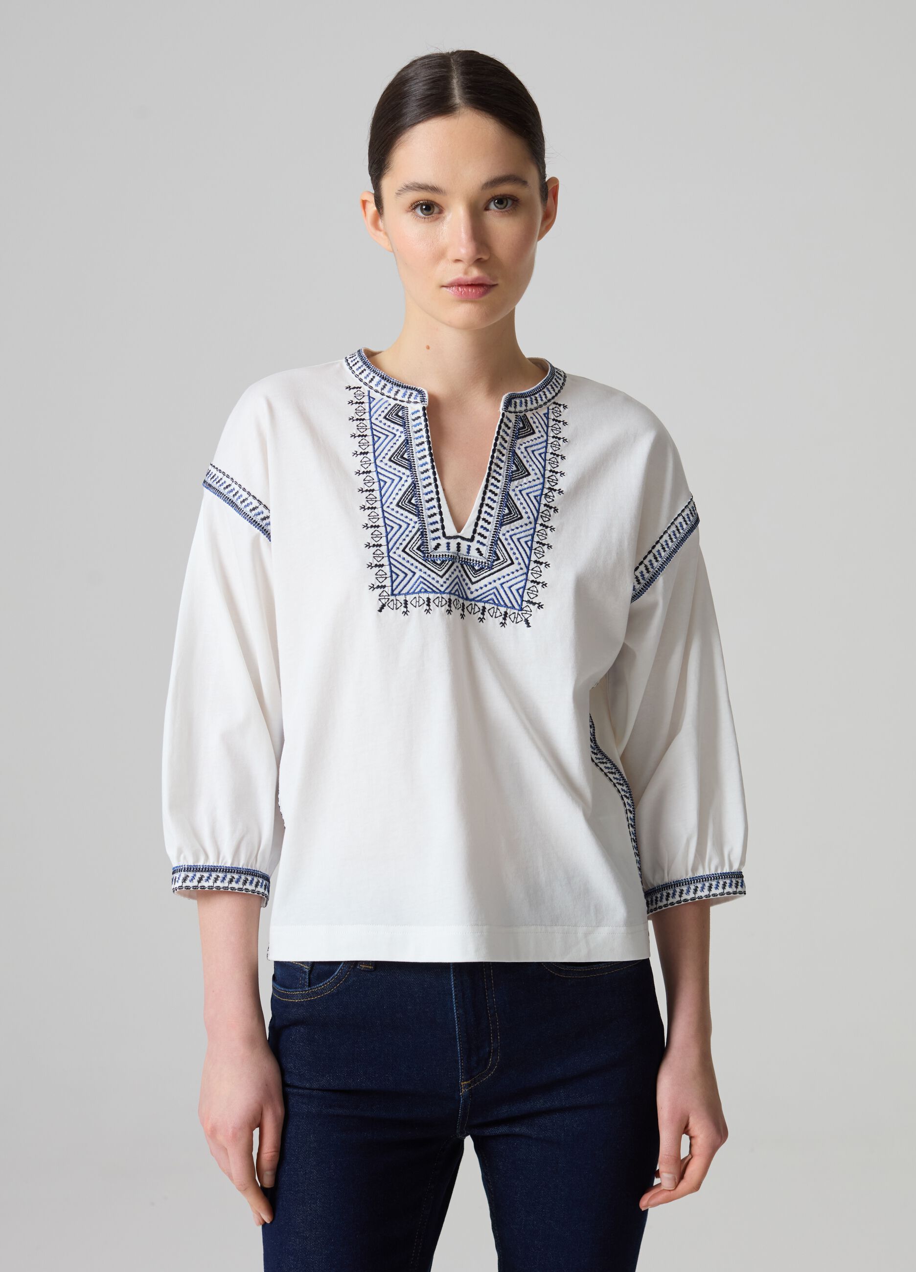 Cotton T-shirt with ethnic embroidery_0