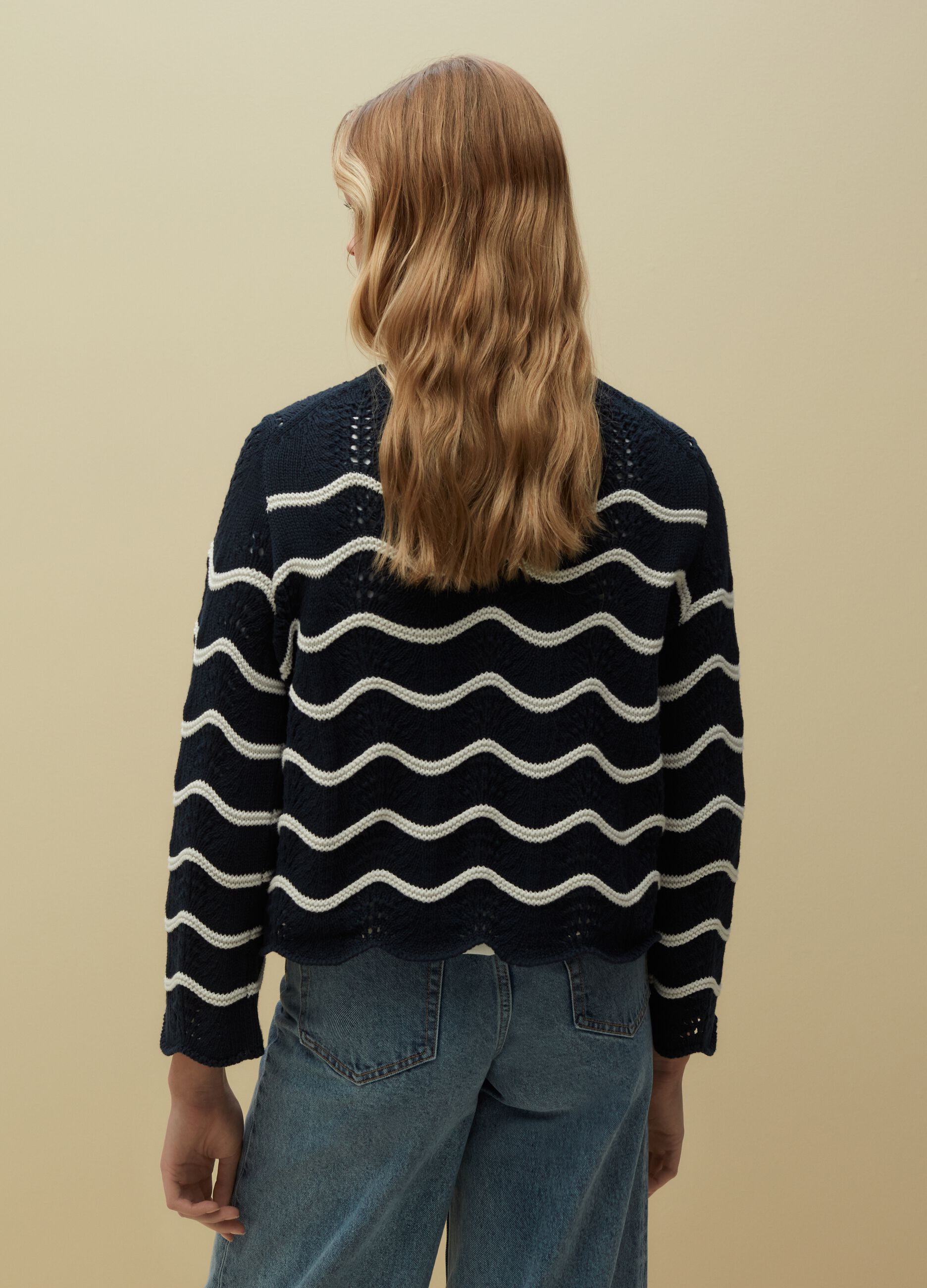Crochet sweater with waved stripes_2