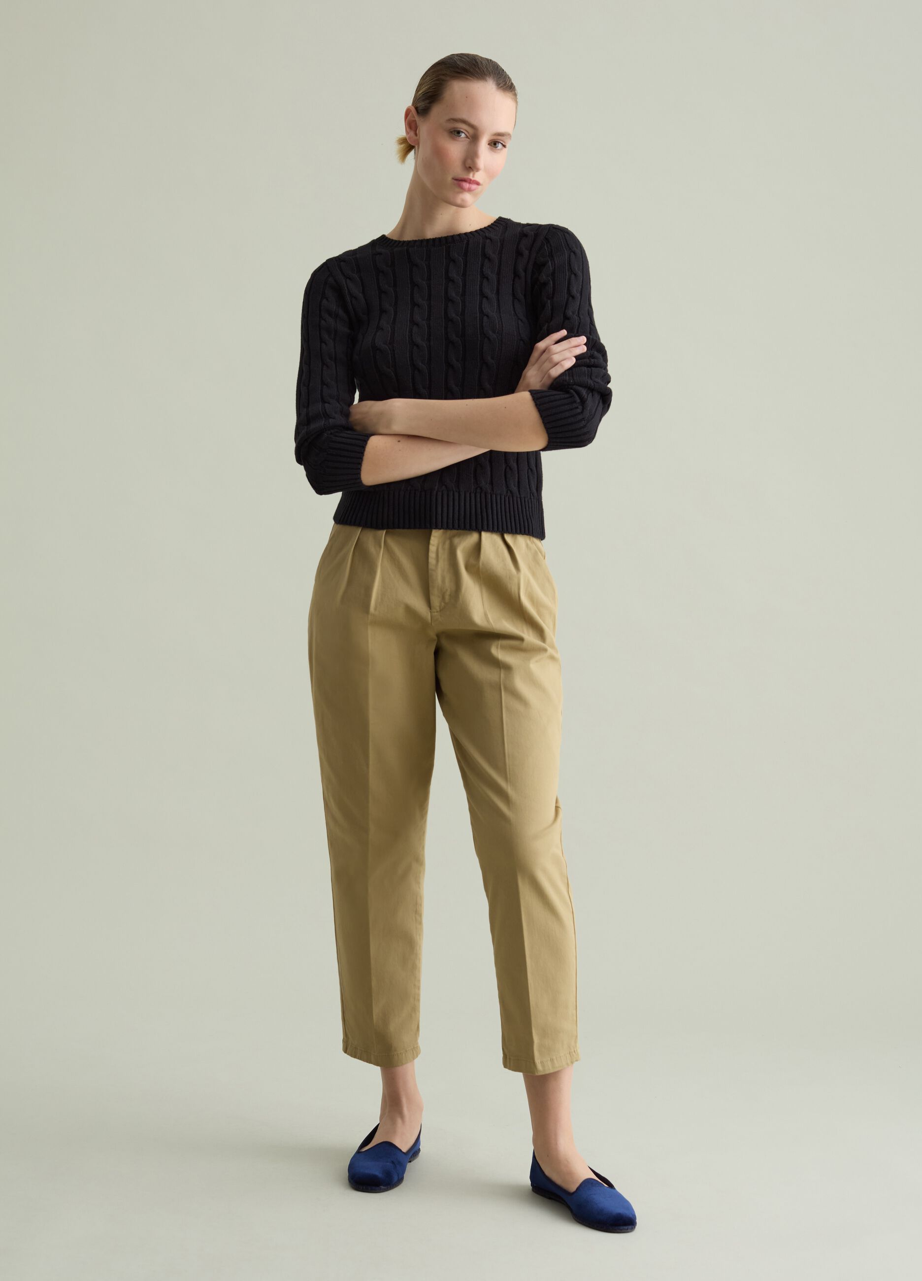 Ribbed pullover with cable-knit design_0