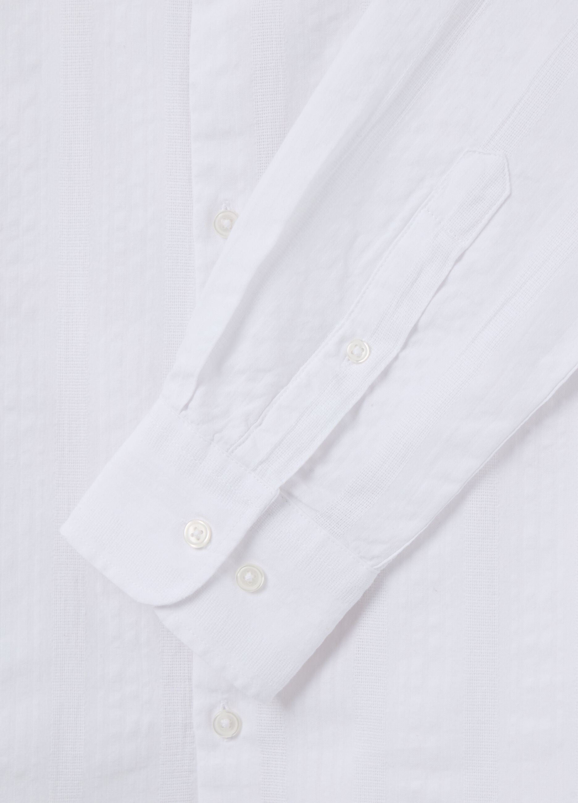 Camisa de rayas con efecto relieve