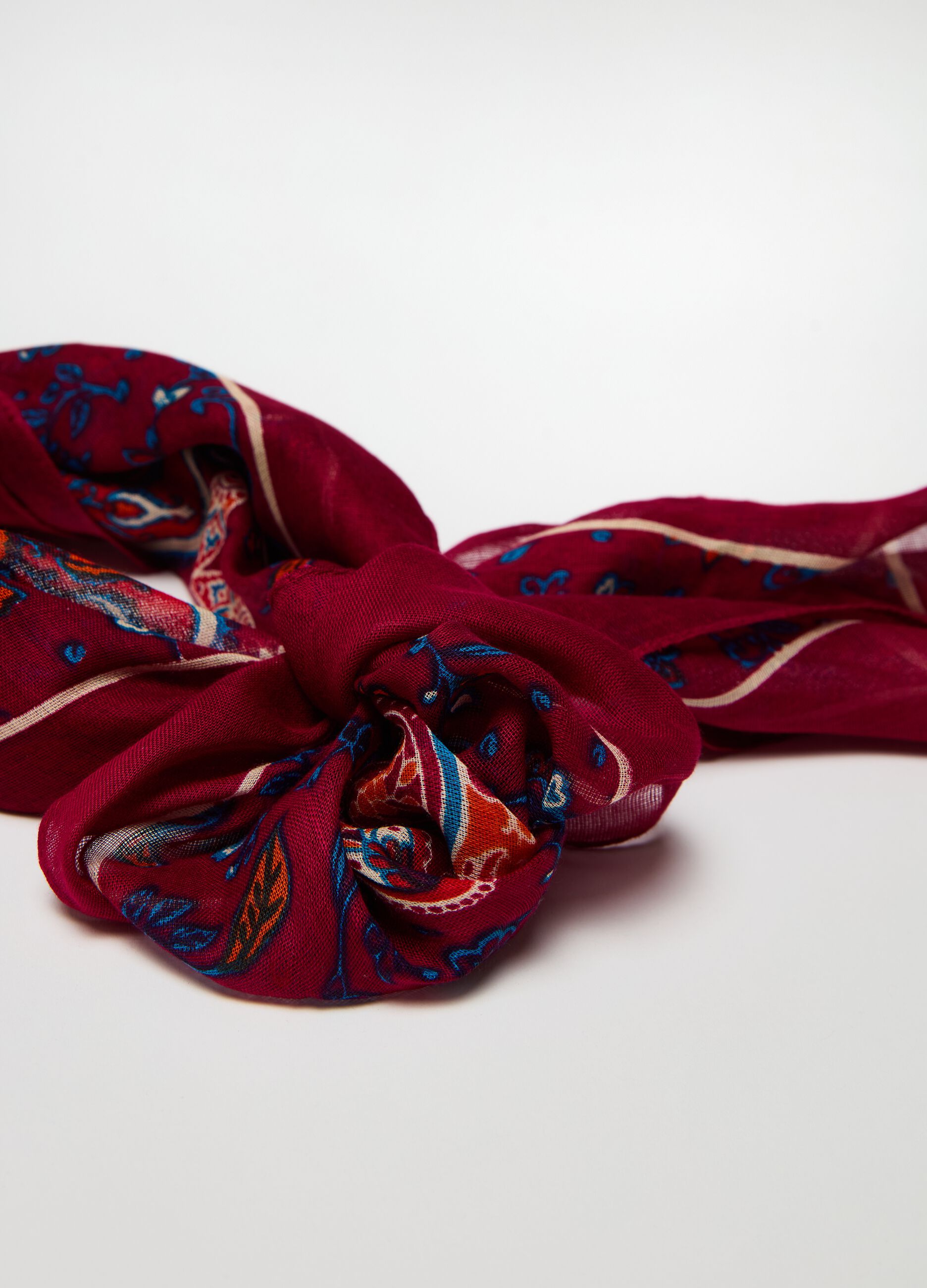 Viscose foulard with paisley print