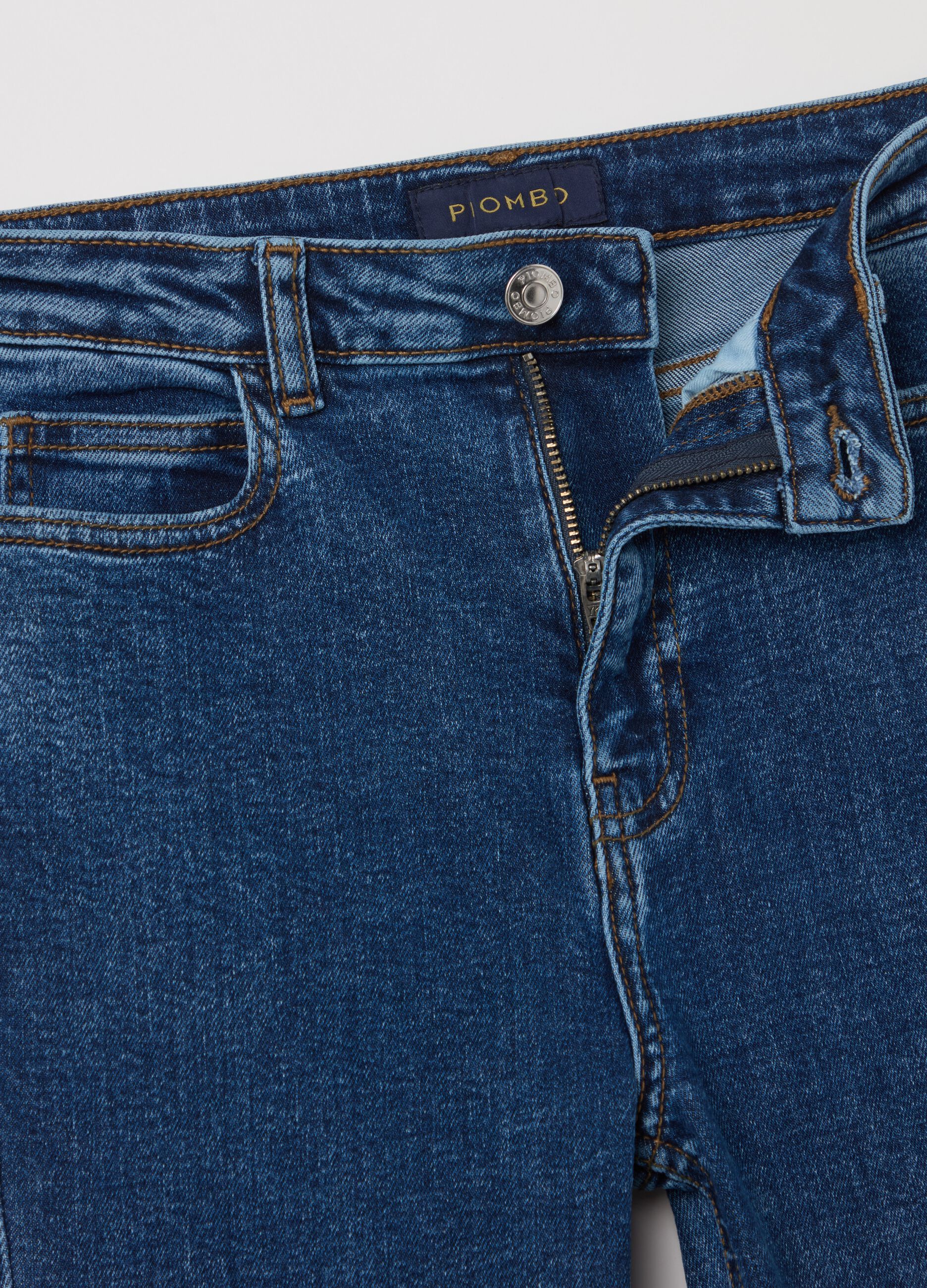 Vaqueros flare fit cinco bolsillos