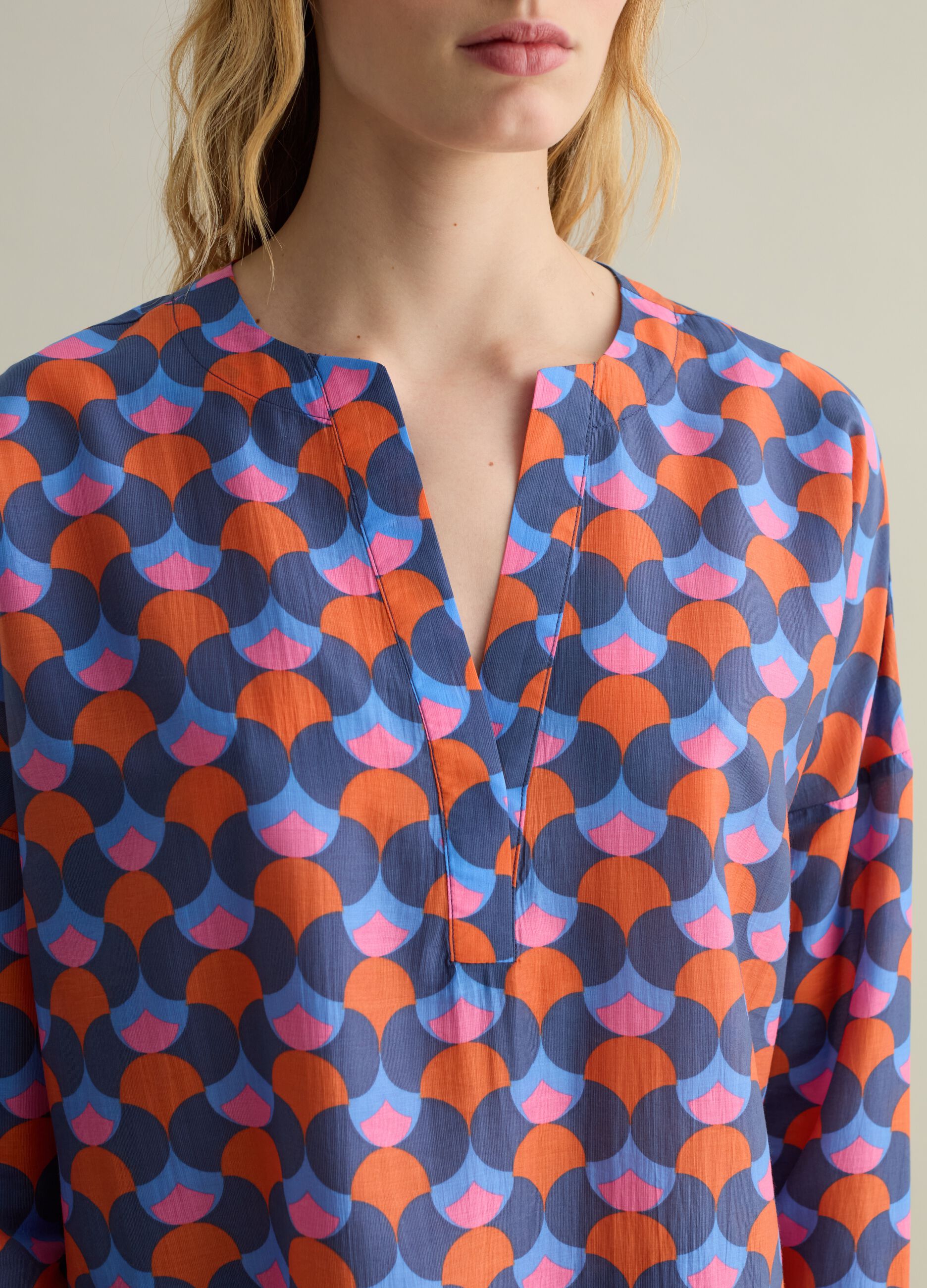 Blouse with optical pattern and V neck