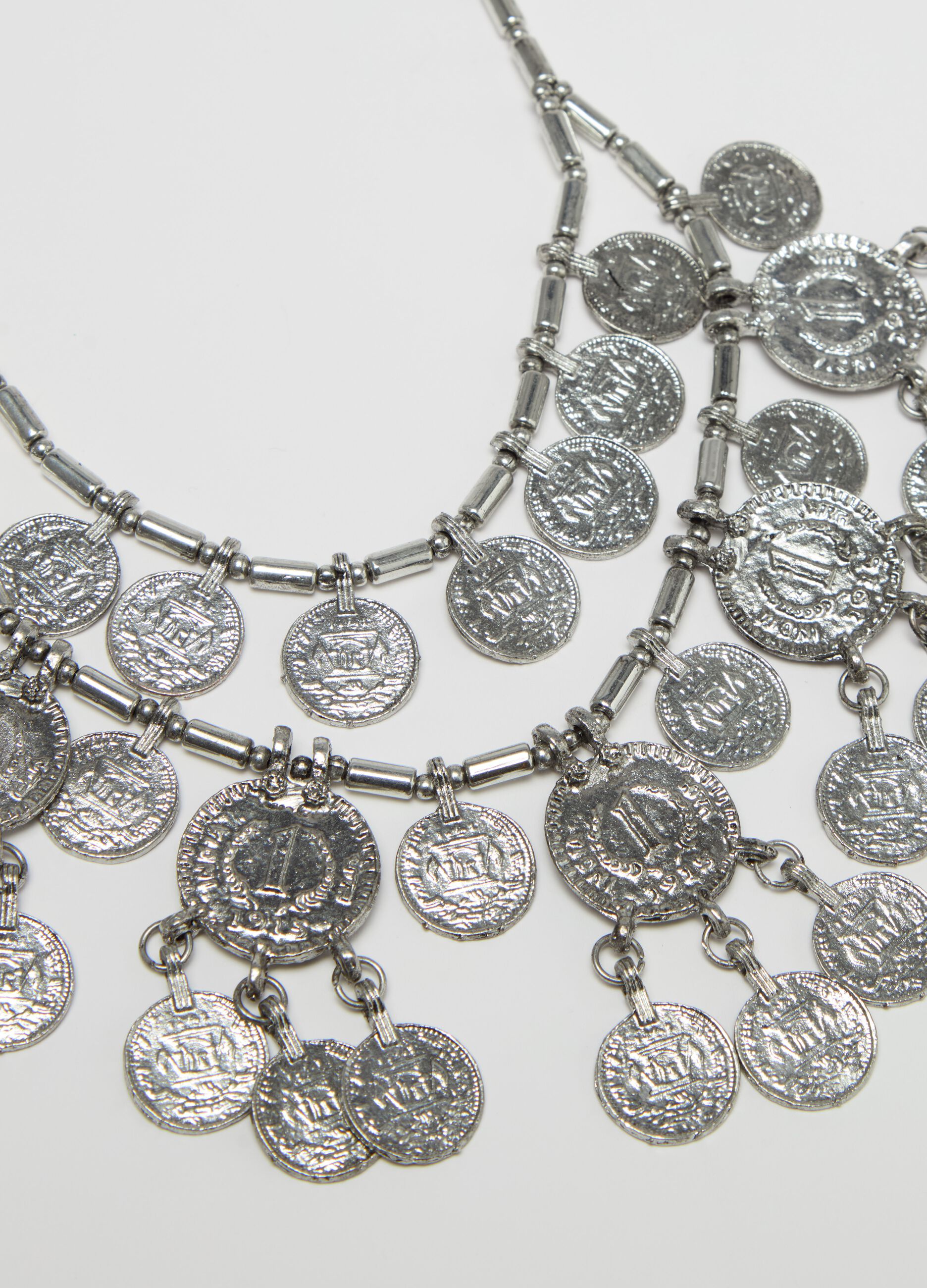 Collar doble vuelta con monedas